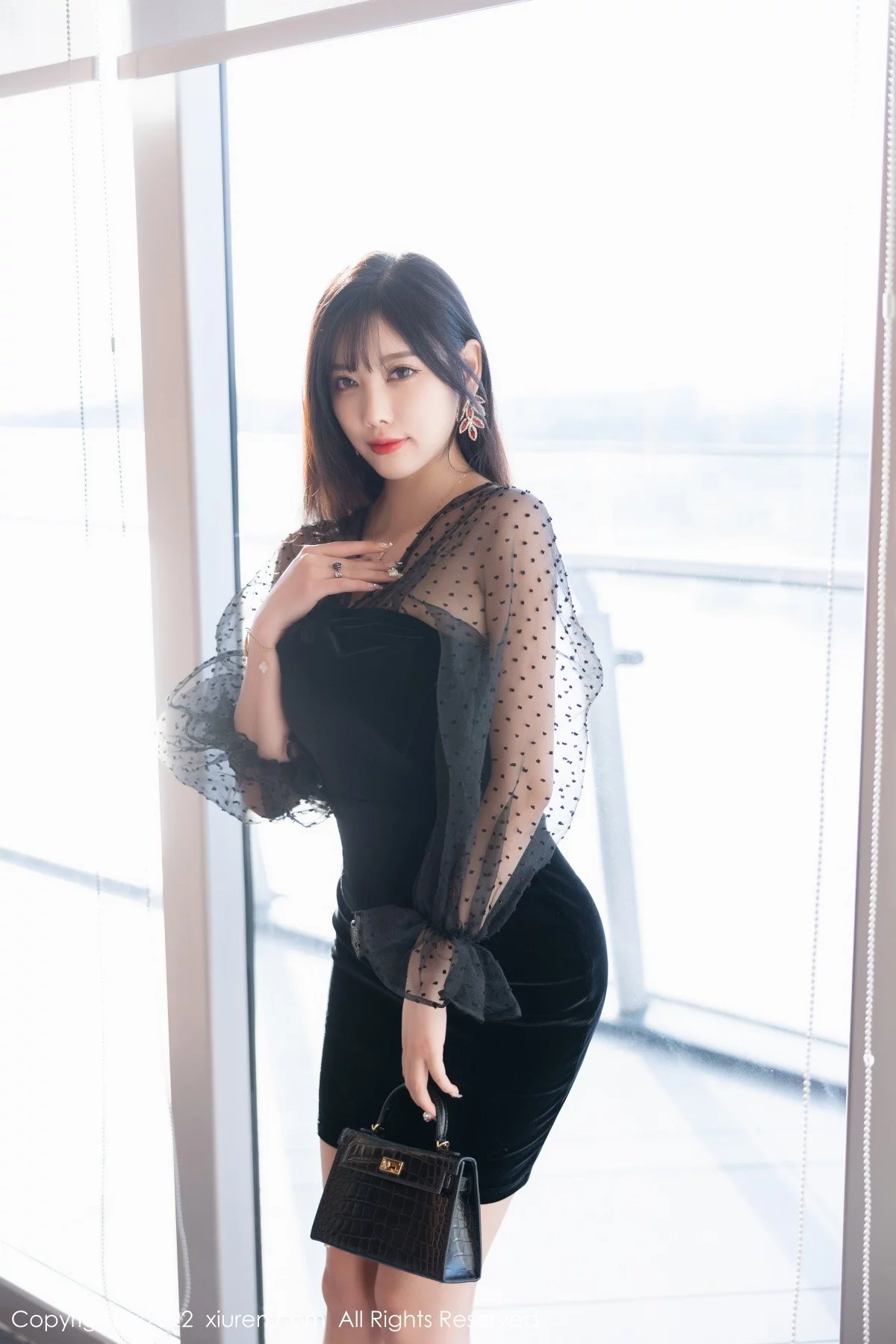 [[XiuRen秀人网]秀人网]No.5264_女神杨晨晨Yome脱黑色轻透连衣裙露红色蕾丝内衣惹火诱惑写真84P