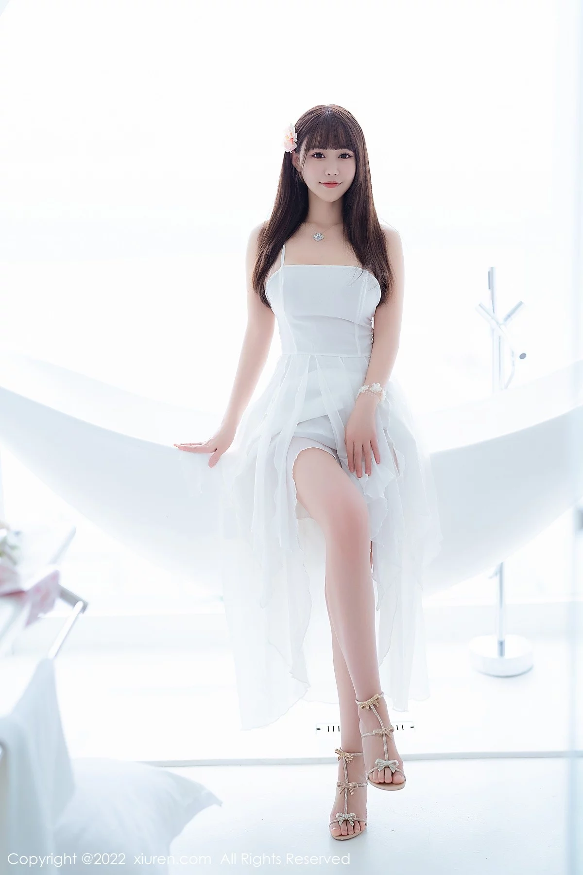 [[XiuRen秀人网]秀人网]No.5261_女神朱可儿Flora大理旅拍白色露肩吊带裙配白丝袜丰满诱惑写真114P