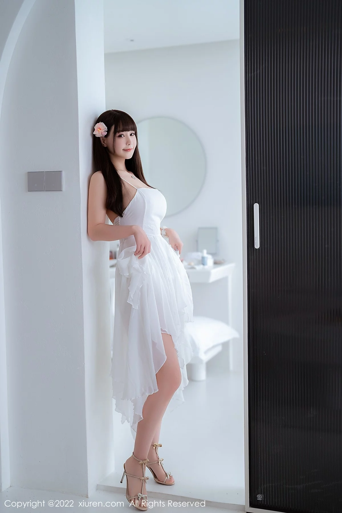 [[XiuRen秀人网]秀人网]No.5261_女神朱可儿Flora大理旅拍白色露肩吊带裙配白丝袜丰满诱惑写真114P