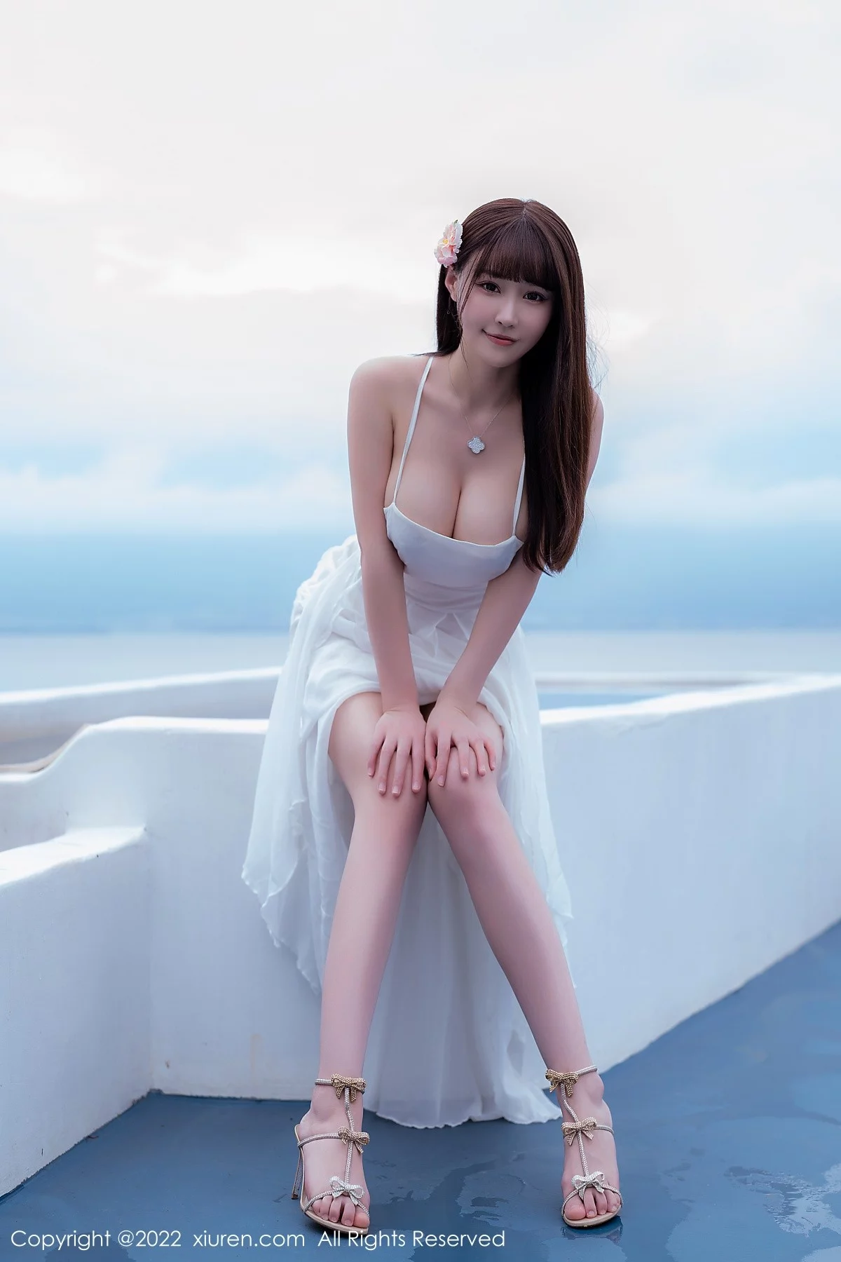 [[XiuRen秀人网]秀人网]No.5261_女神朱可儿Flora大理旅拍白色露肩吊带裙配白丝袜丰满诱惑写真114P