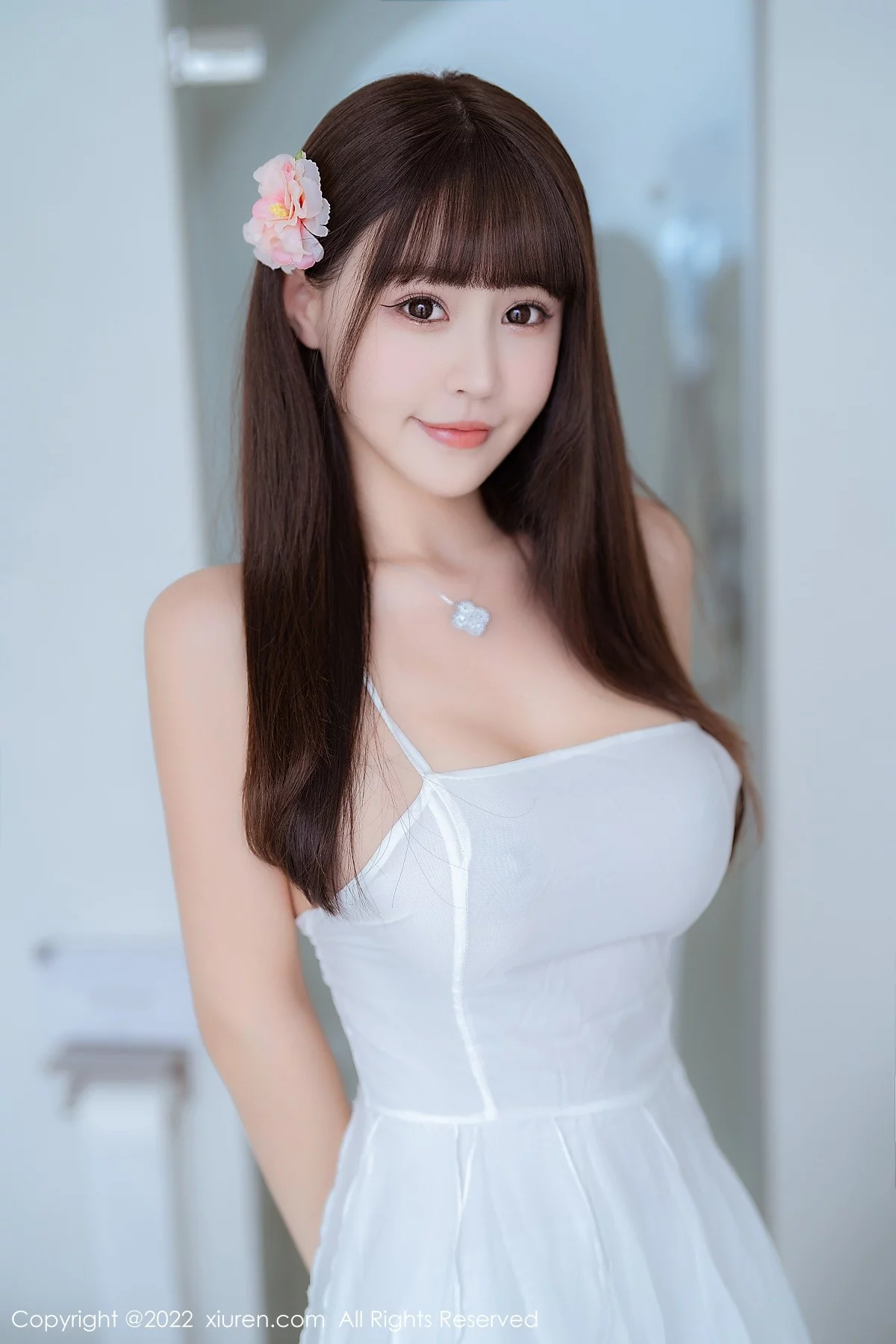 [[XiuRen秀人网]秀人网]No.5261_女神朱可儿Flora大理旅拍白色露肩吊带裙配白丝袜丰满诱惑写真114P