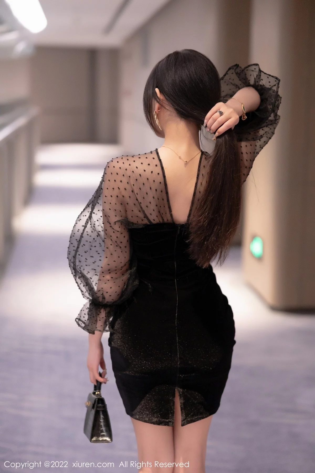 [[XiuRen秀人网]秀人网]No.5264_女神杨晨晨Yome脱黑色轻透连衣裙露红色蕾丝内衣惹火诱惑写真84P