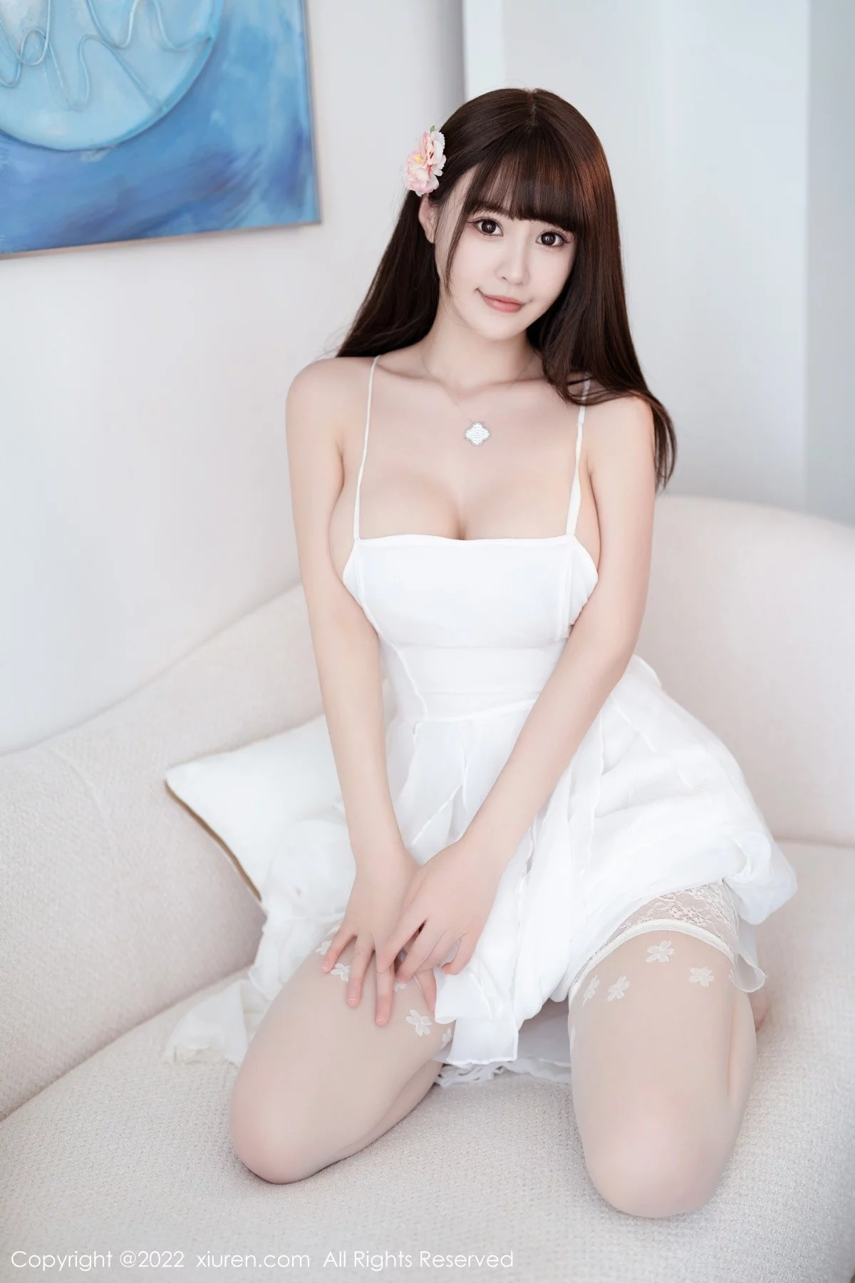 [[XiuRen秀人网]秀人网]No.5261_女神朱可儿Flora大理旅拍白色露肩吊带裙配白丝袜丰满诱惑写真114P