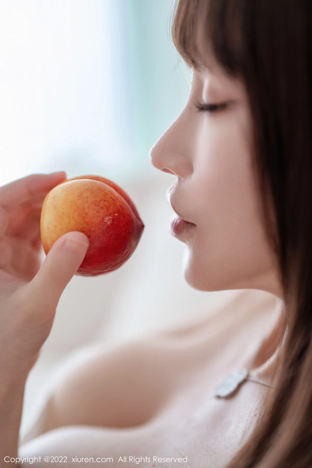 [[XiuRen秀人网]秀人网]No.5261_女神朱可儿Flora大理旅拍白色露肩吊带裙配白丝袜丰满诱惑写真114P