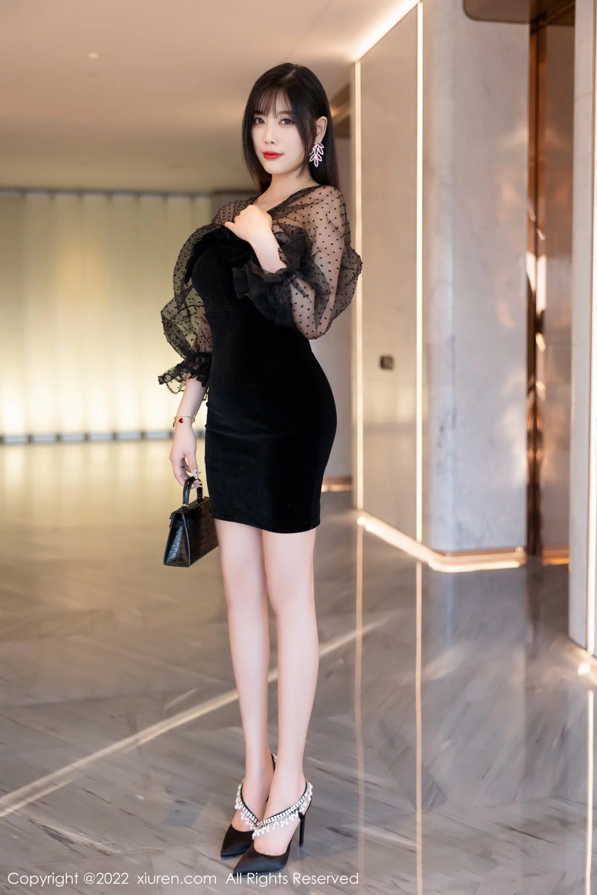 [[XiuRen秀人网]秀人网]No.5264_女神杨晨晨Yome脱黑色轻透连衣裙露红色蕾丝内衣惹火诱惑写真84P