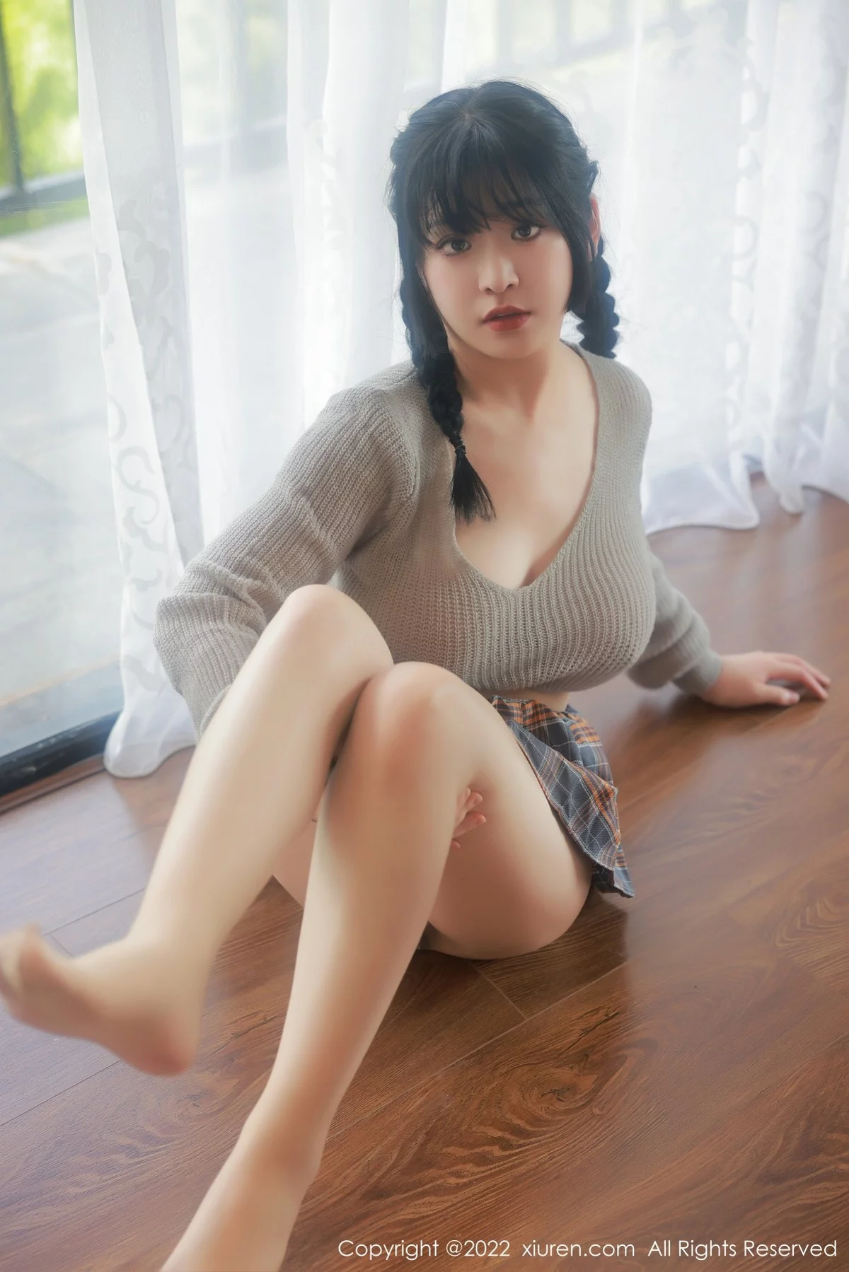 [[XiuRen秀人网]秀人网]No.5259_模特奶酥私房性感灰毛衣配格子裙超薄肉丝秀丰乳肥臀诱惑写真46P
