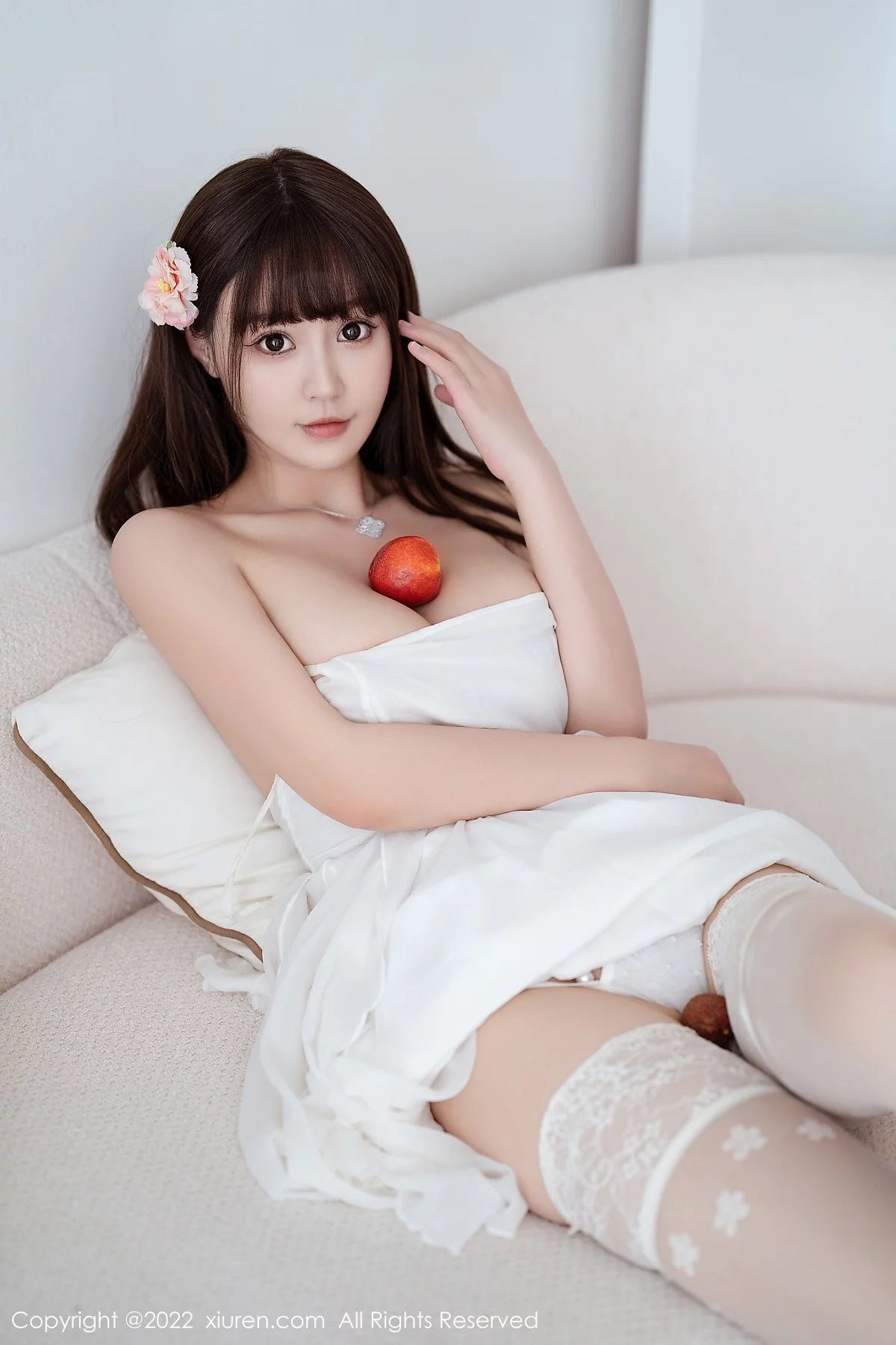 [[XiuRen秀人网]秀人网]No.5261_女神朱可儿Flora大理旅拍白色露肩吊带裙配白丝袜丰满诱惑写真114P