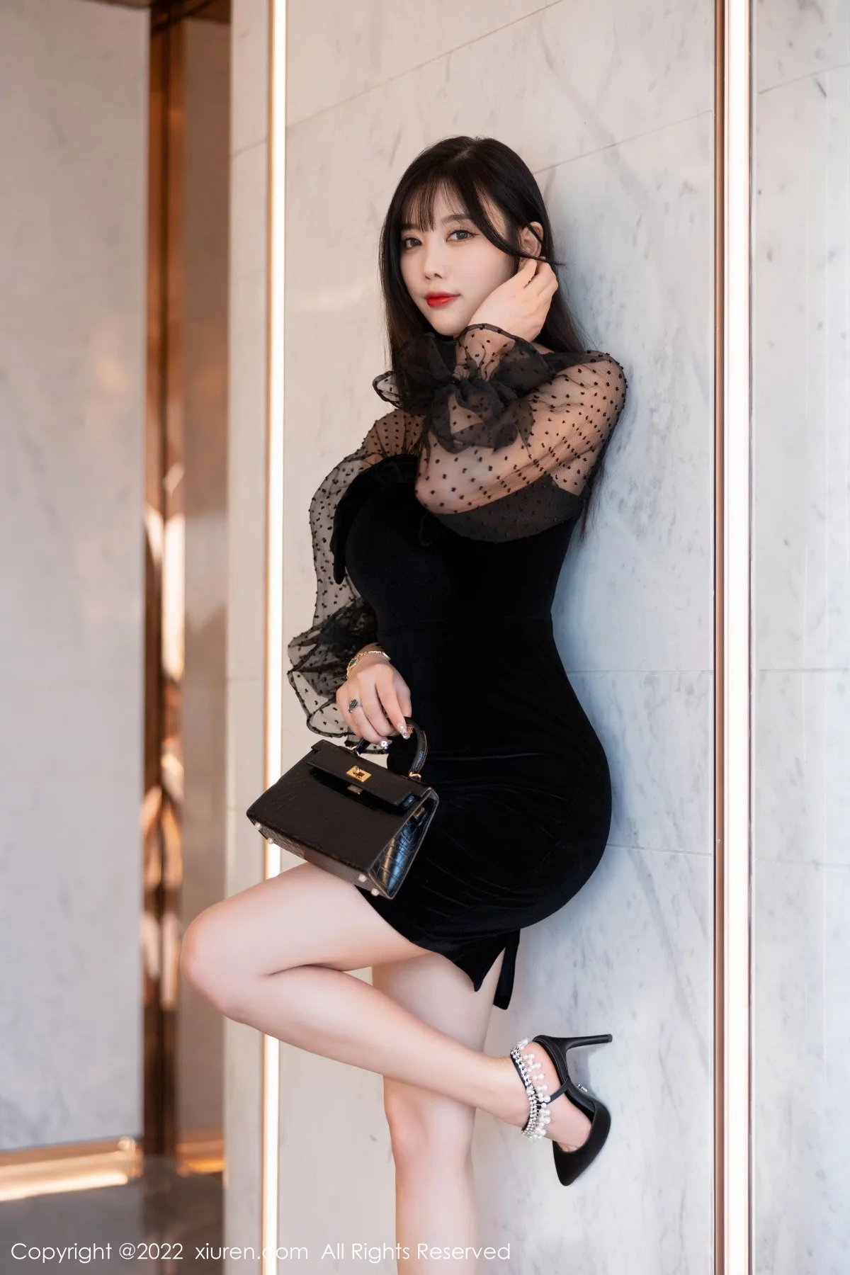 [[XiuRen秀人网]秀人网]No.5264_女神杨晨晨Yome脱黑色轻透连衣裙露红色蕾丝内衣惹火诱惑写真84P