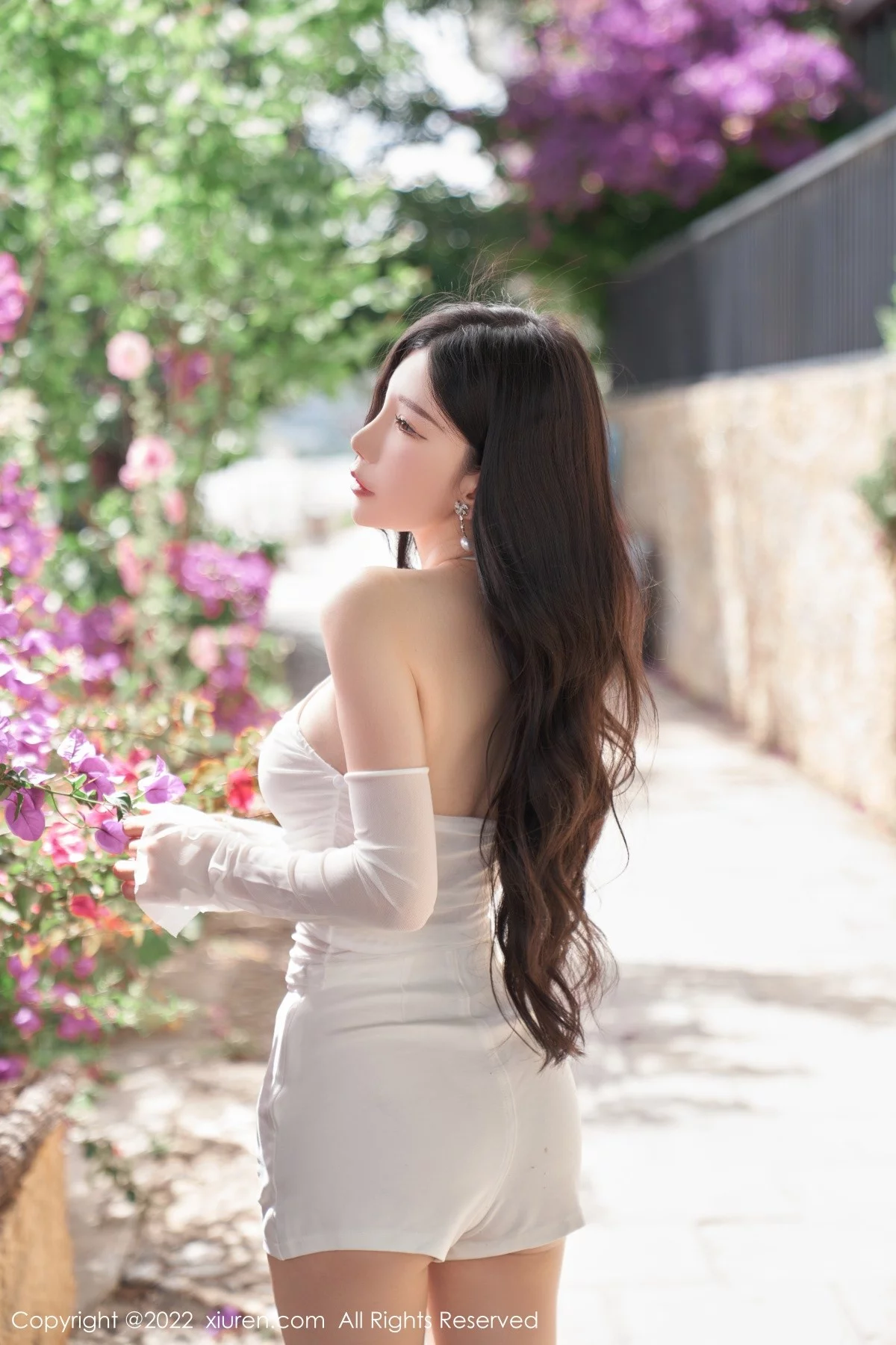 [[XiuRen秀人网]秀人网]No.5271_女神周于希Sally心愿旅拍户外白色轻透服饰秀完美身材诱惑写真89P