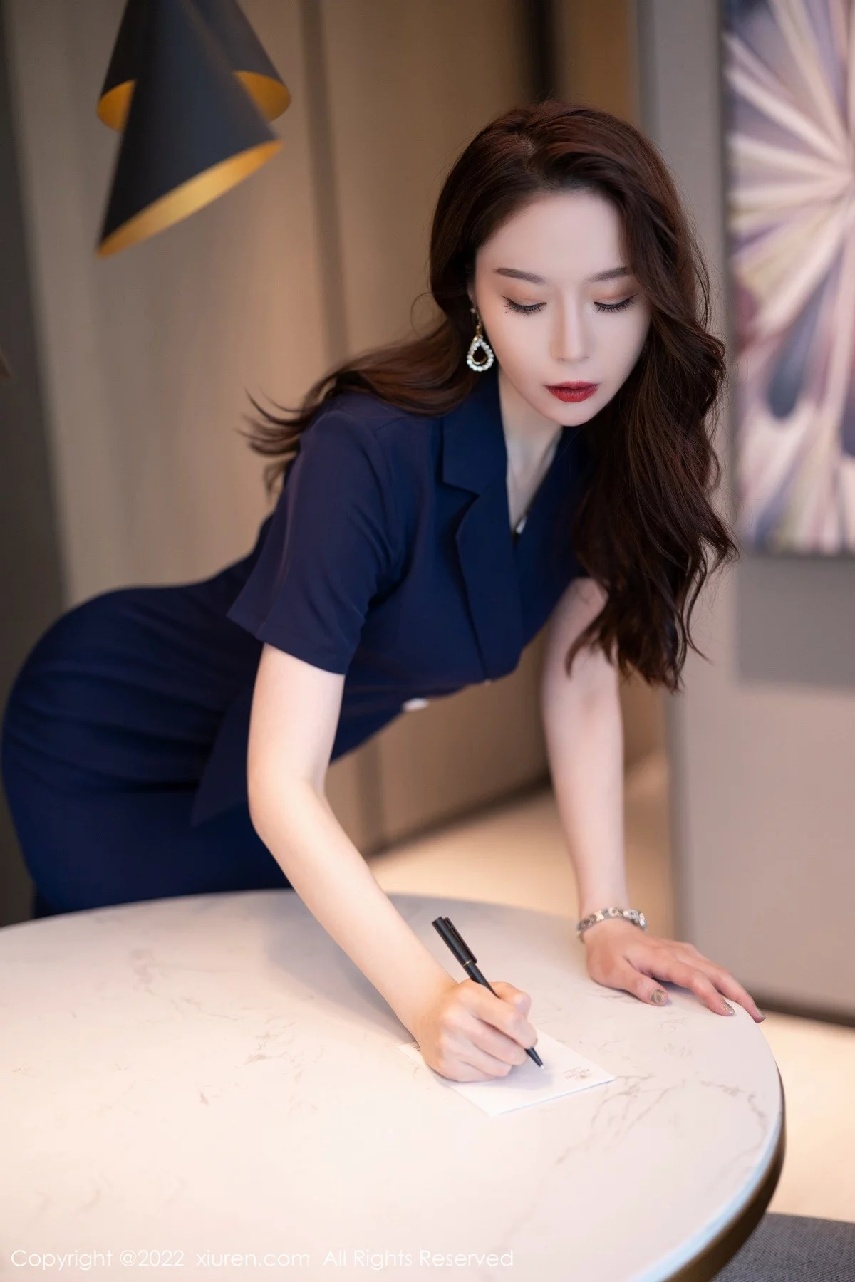 [[XiuRen秀人网]秀人网]No.5269_模特梦心玥私房脱OL职业服饰露黑色皮质情趣内衣撩人诱惑写真85P