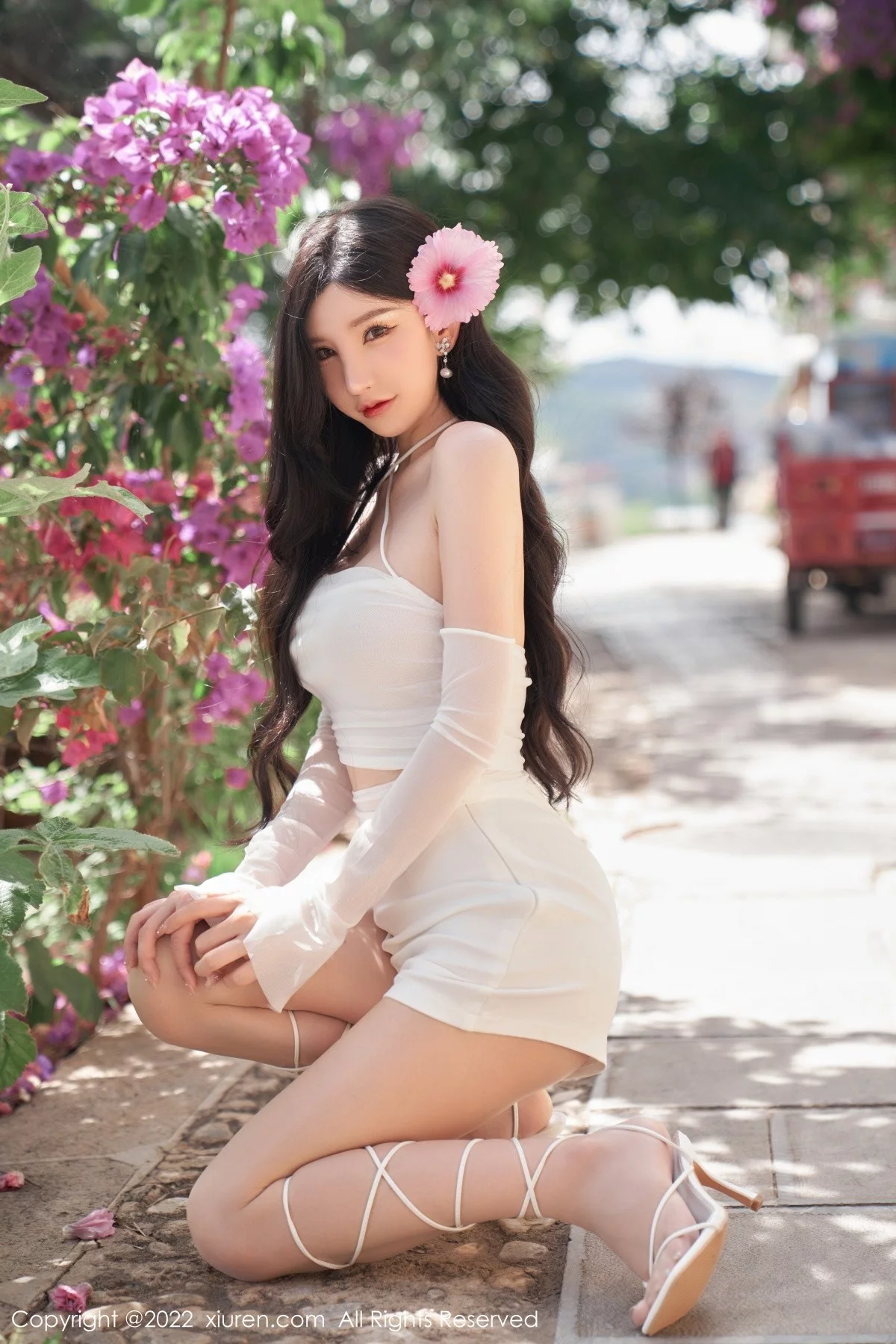 [[XiuRen秀人网]秀人网]No.5271_女神周于希Sally心愿旅拍户外白色轻透服饰秀完美身材诱惑写真89P