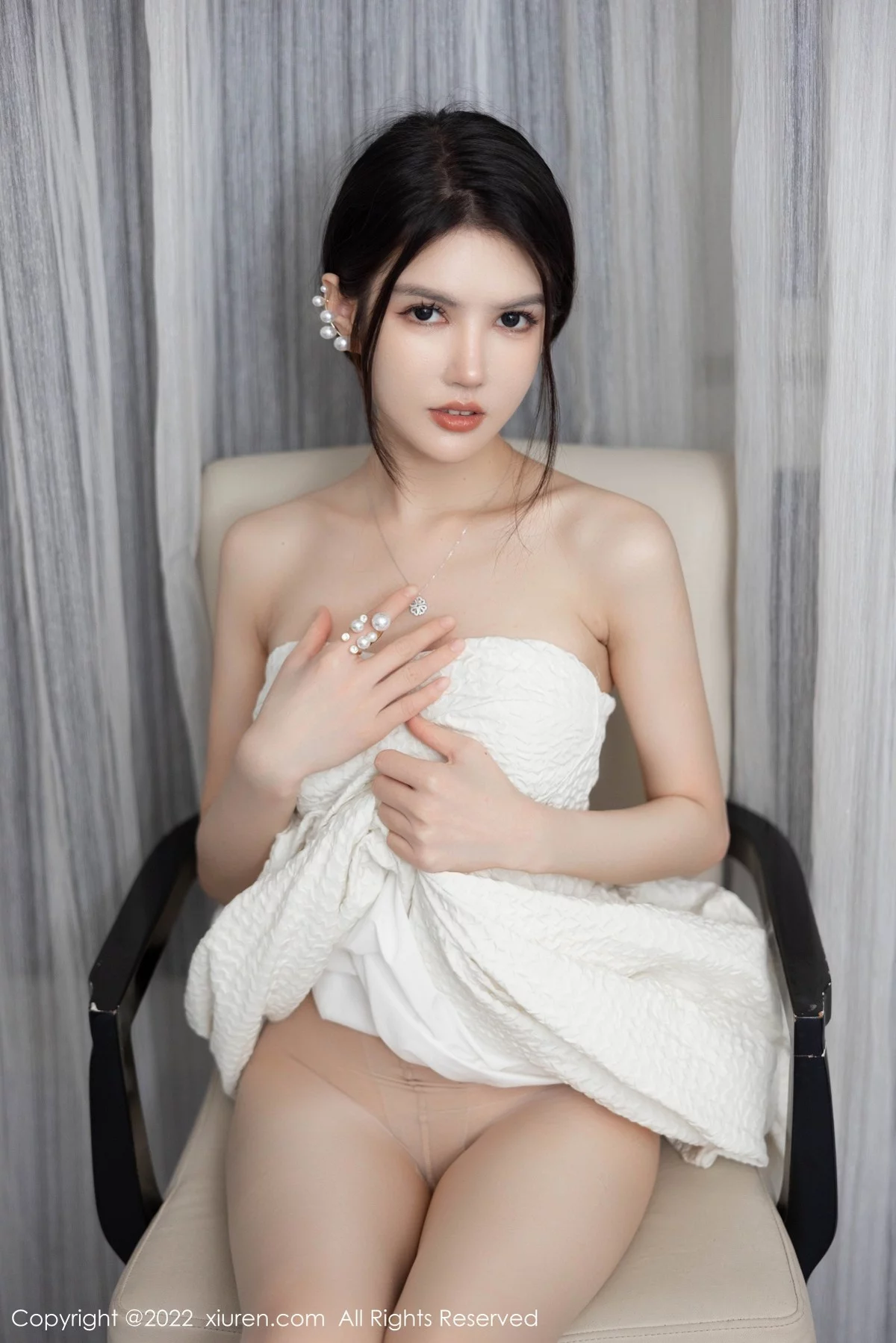 [[XiuRen秀人网]秀人网]No.5268_模特媛媛酱belle海南心愿旅拍白色连衣长裙配无内肉丝诱惑写真61P