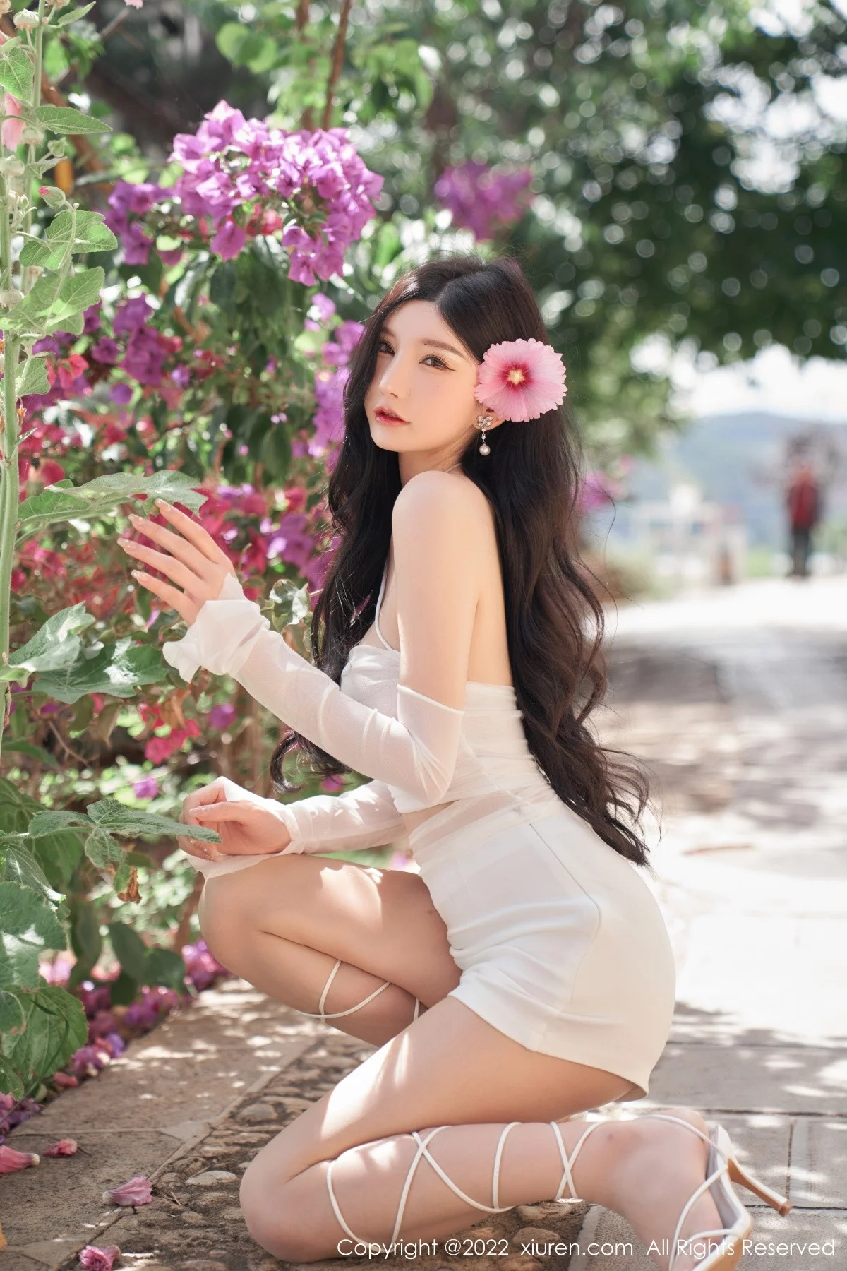 [[XiuRen秀人网]秀人网]No.5271_女神周于希Sally心愿旅拍户外白色轻透服饰秀完美身材诱惑写真89P