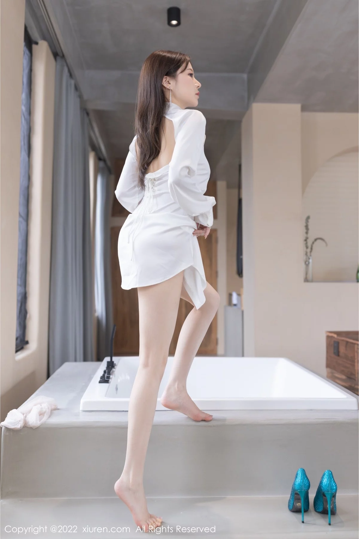 [[XiuRen秀人网]秀人网]No.5286_模特鱼子酱Fish云南旅拍性感白T配超薄肉丝秀婀娜身姿诱惑写真80P