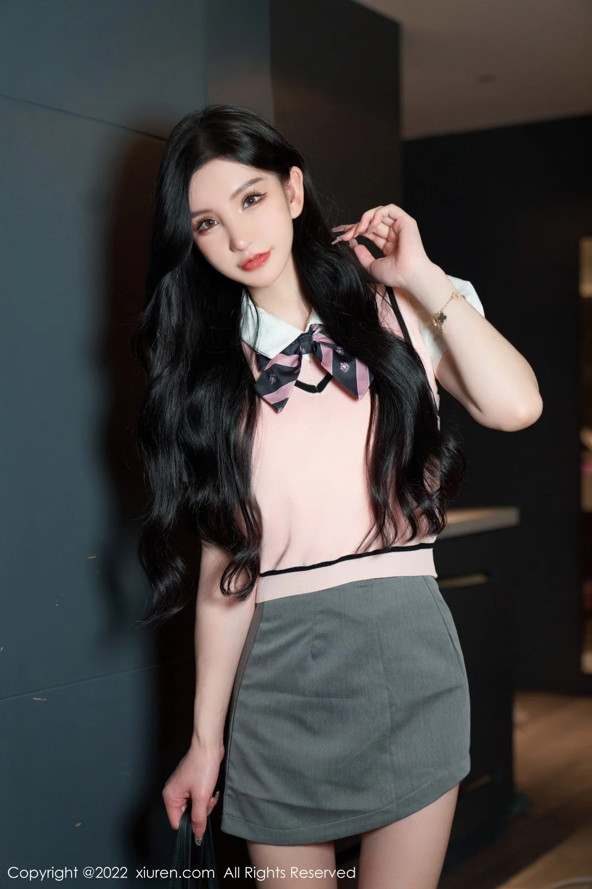 [[XiuRen秀人网]秀人网]No.5285_女神周于希Sally心愿旅拍私房情趣捆绑露淡粉蕾丝内衣诱惑写真86P