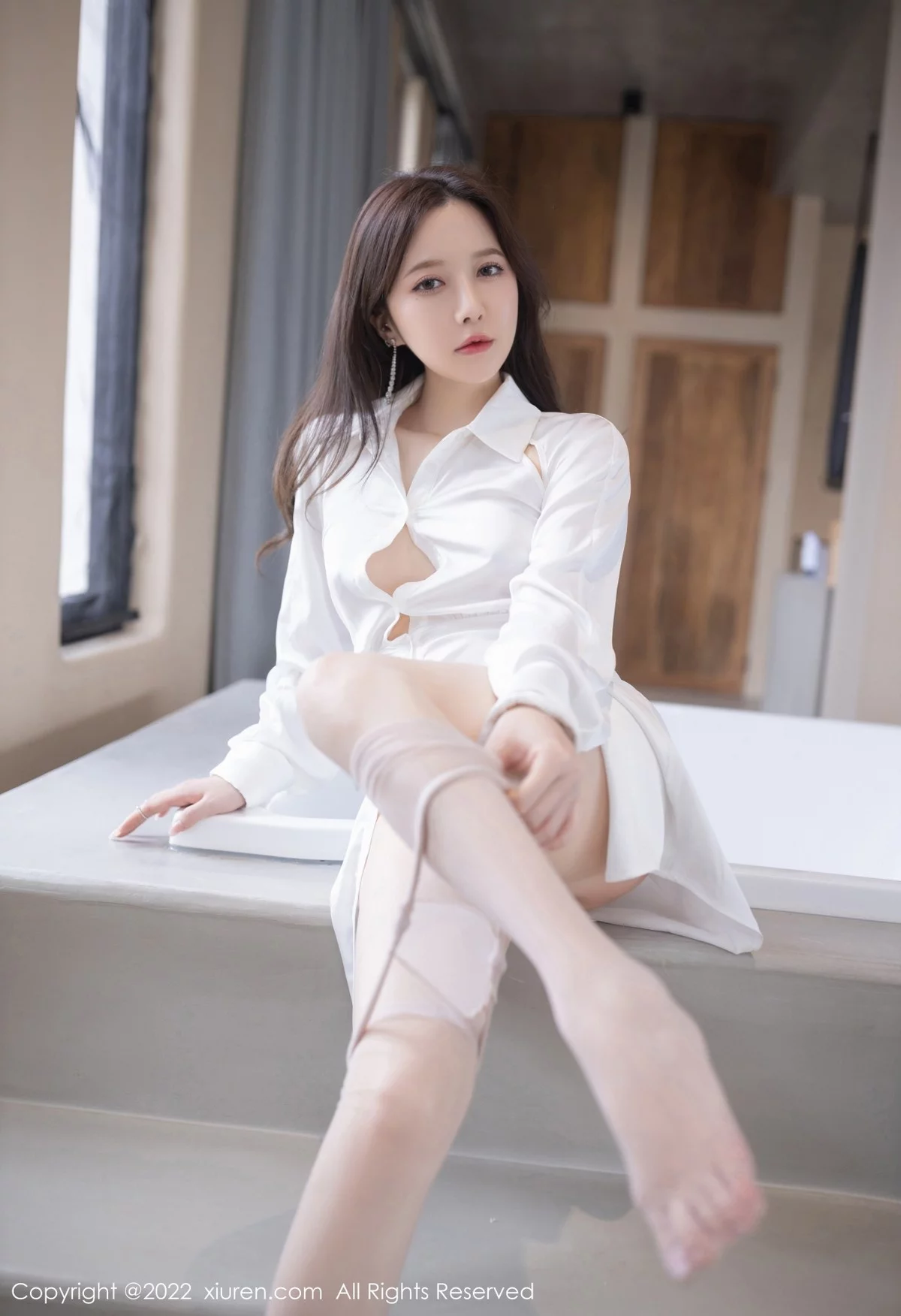 [[XiuRen秀人网]秀人网]No.5286_模特鱼子酱Fish云南旅拍性感白T配超薄肉丝秀婀娜身姿诱惑写真80P