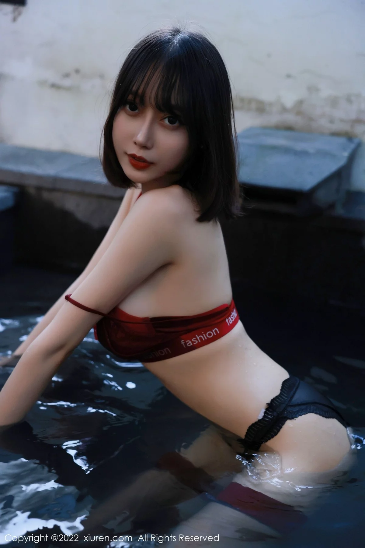 [[XiuRen秀人网]秀人网]No.5283_模特玥儿玥er澳门旅拍半脱露红色蕾丝内衣秀完美身材诱惑写真52P