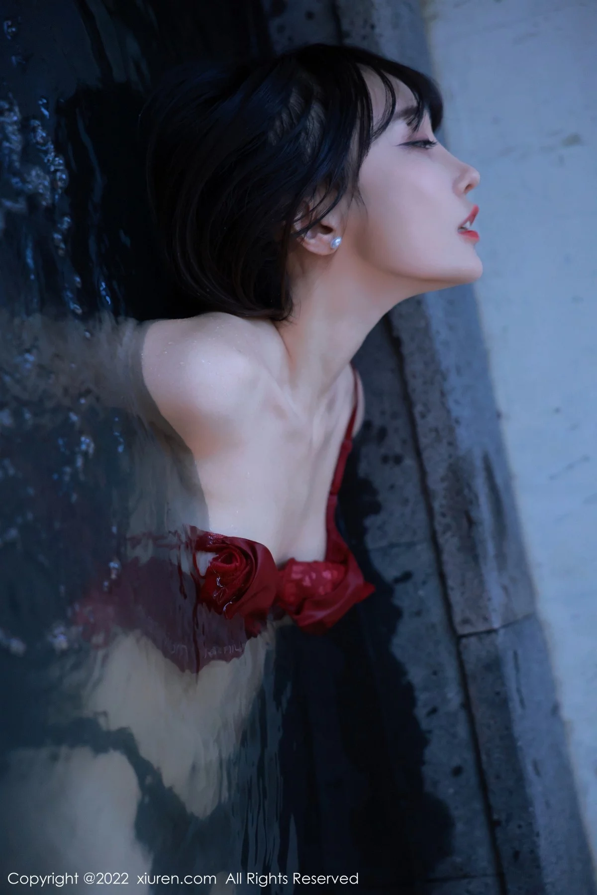 [[XiuRen秀人网]秀人网]No.5283_模特玥儿玥er澳门旅拍半脱露红色蕾丝内衣秀完美身材诱惑写真52P