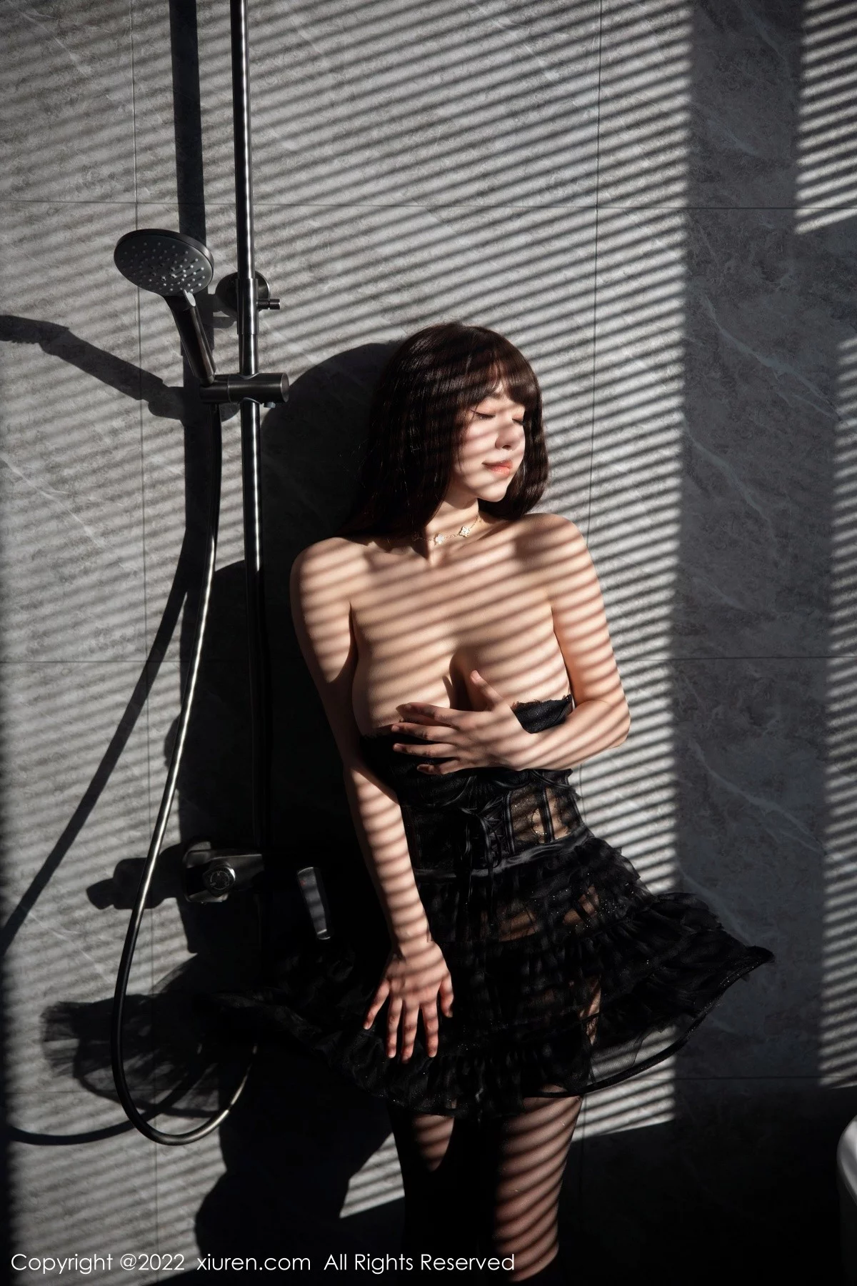 [[XiuRen秀人网]秀人网]No.5280_女神朱可儿Flora大理旅拍黑色轻透薄纱吊裙秀傲人豪乳诱惑写真92P