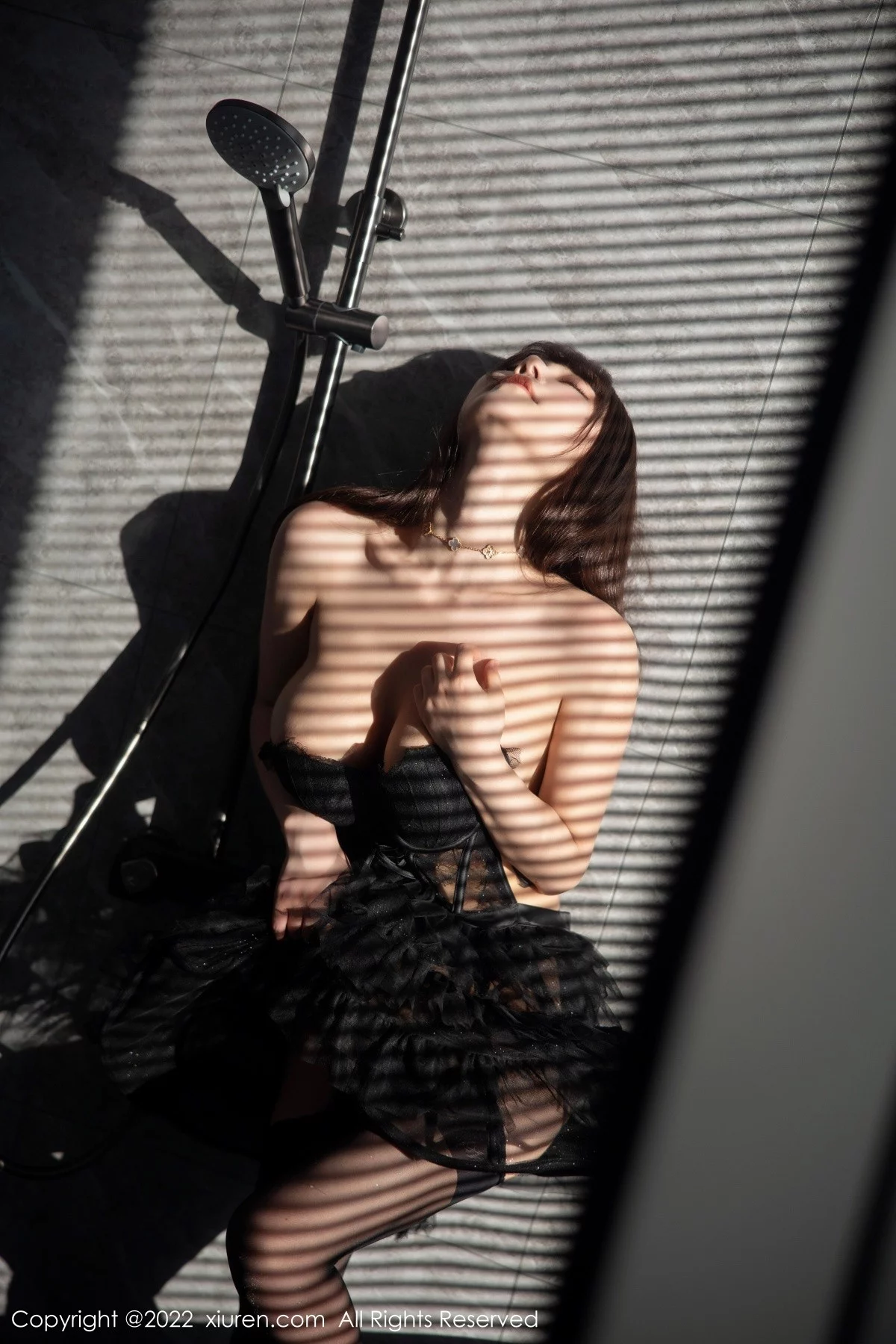 [[XiuRen秀人网]秀人网]No.5280_女神朱可儿Flora大理旅拍黑色轻透薄纱吊裙秀傲人豪乳诱惑写真92P