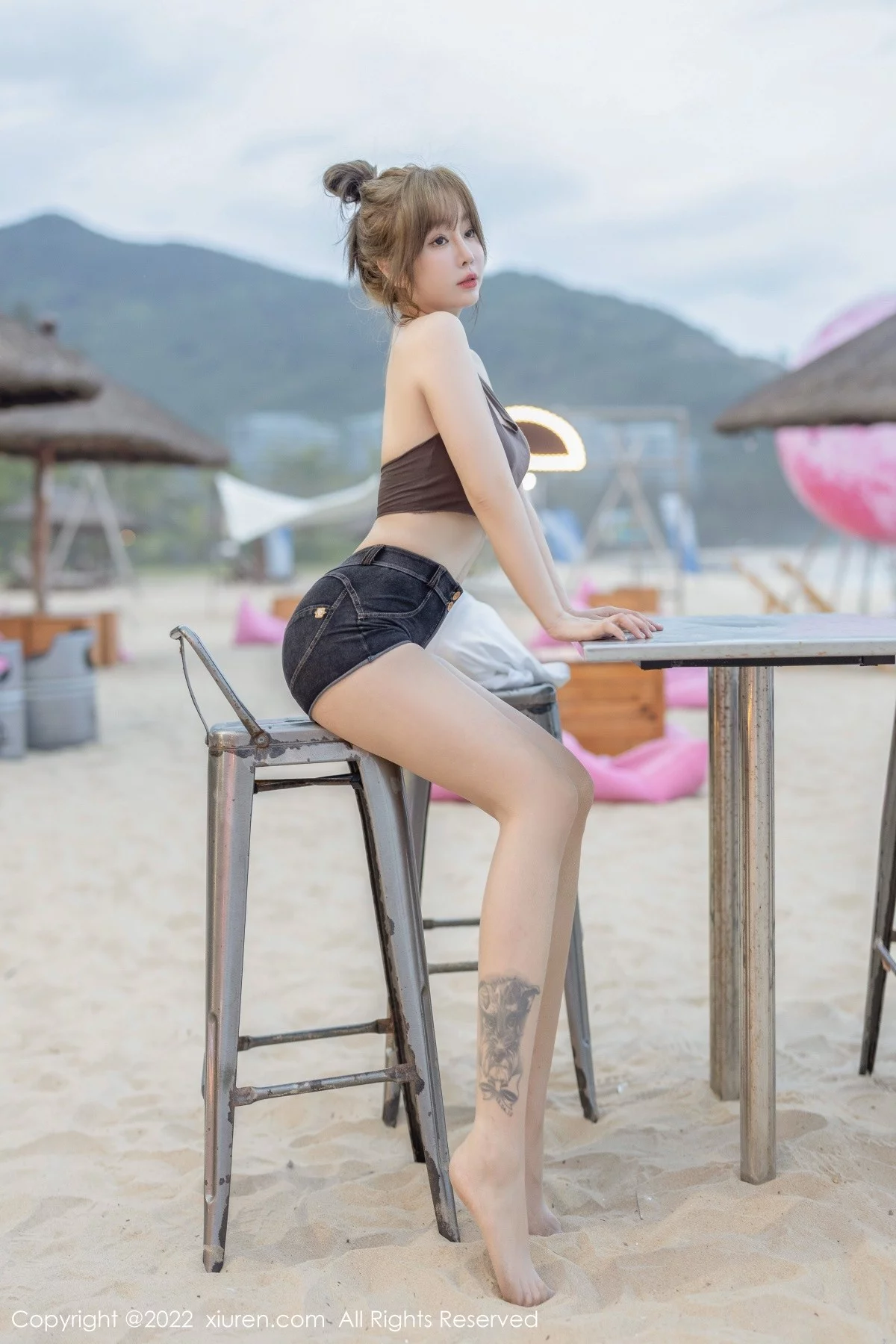 [[XiuRen秀人网]秀人网]No.5281_女神王雨纯海南万宁旅拍性感收身衣配短裤秀曼妙身材诱惑写真58P