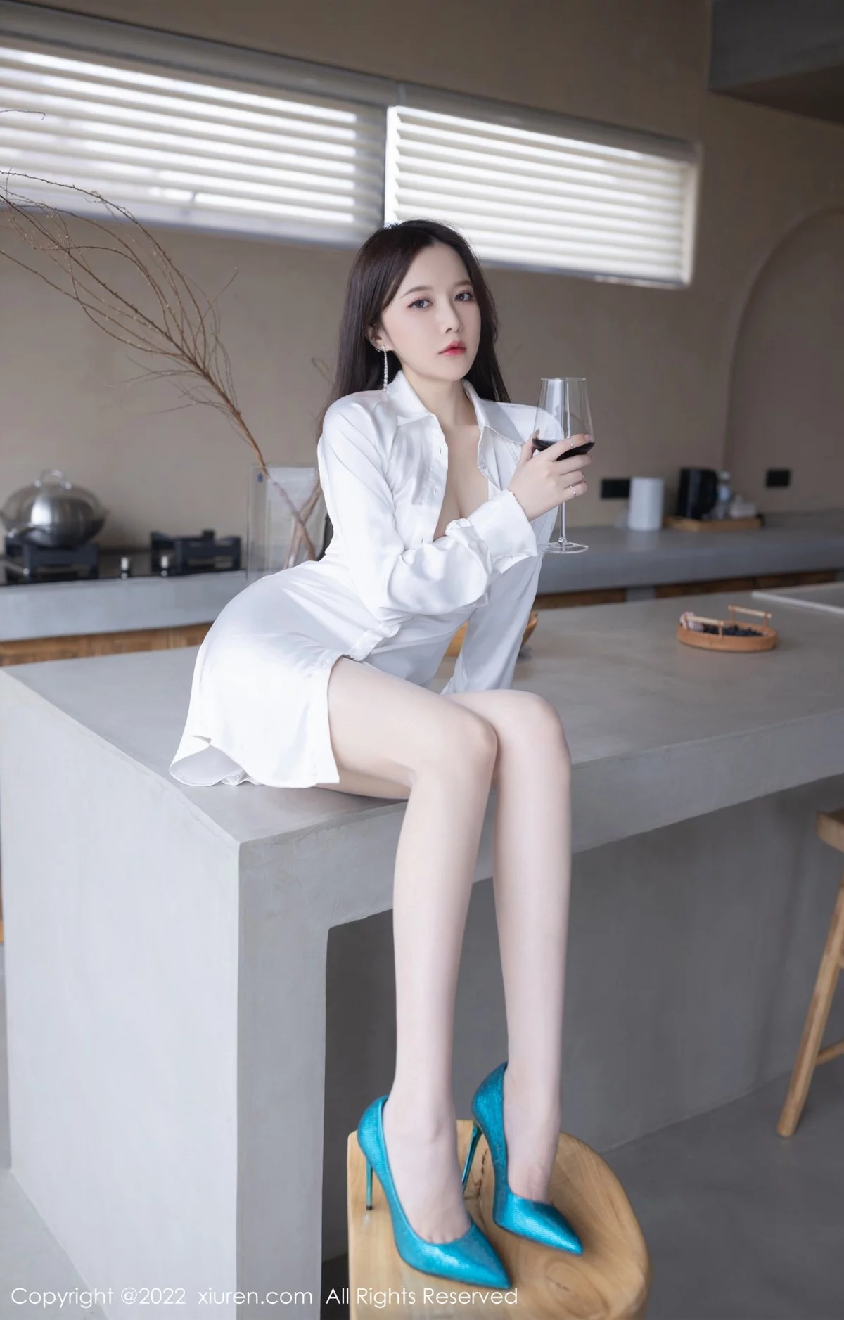 [[XiuRen秀人网]秀人网]No.5286_模特鱼子酱Fish云南旅拍性感白T配超薄肉丝秀婀娜身姿诱惑写真80P