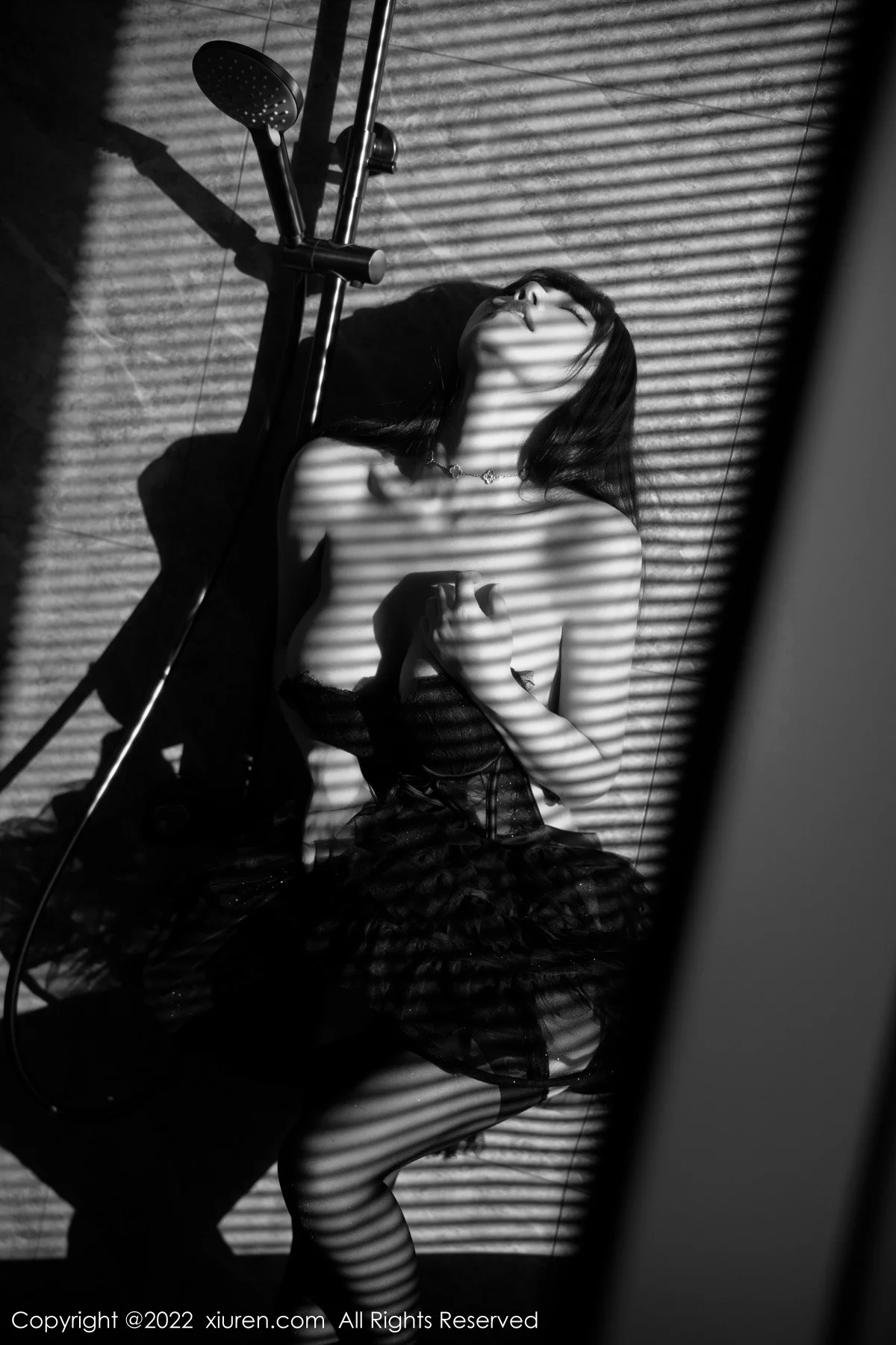 [[XiuRen秀人网]秀人网]No.5280_女神朱可儿Flora大理旅拍黑色轻透薄纱吊裙秀傲人豪乳诱惑写真92P