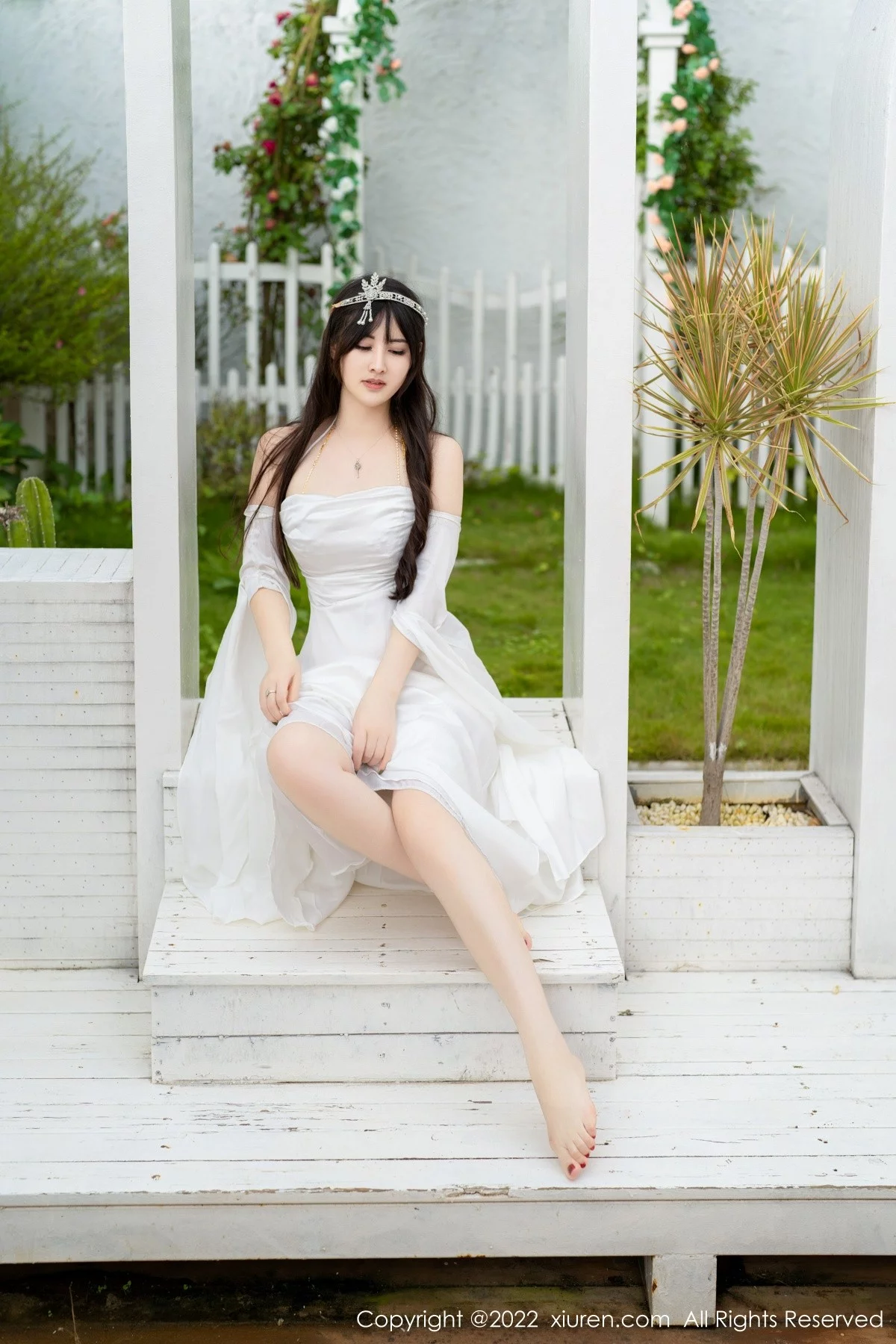 [[XiuRen秀人网]秀人网]No.5288_模特诗诗kiki大理旅拍白色露肩长裙秀诱人金色内衣惹火诱惑写真59P