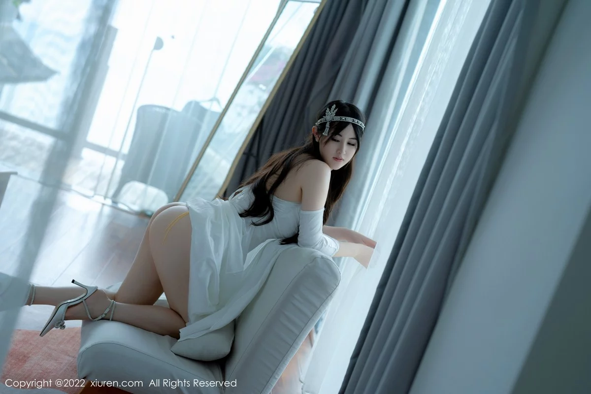 [[XiuRen秀人网]秀人网]No.5288_模特诗诗kiki大理旅拍白色露肩长裙秀诱人金色内衣惹火诱惑写真59P