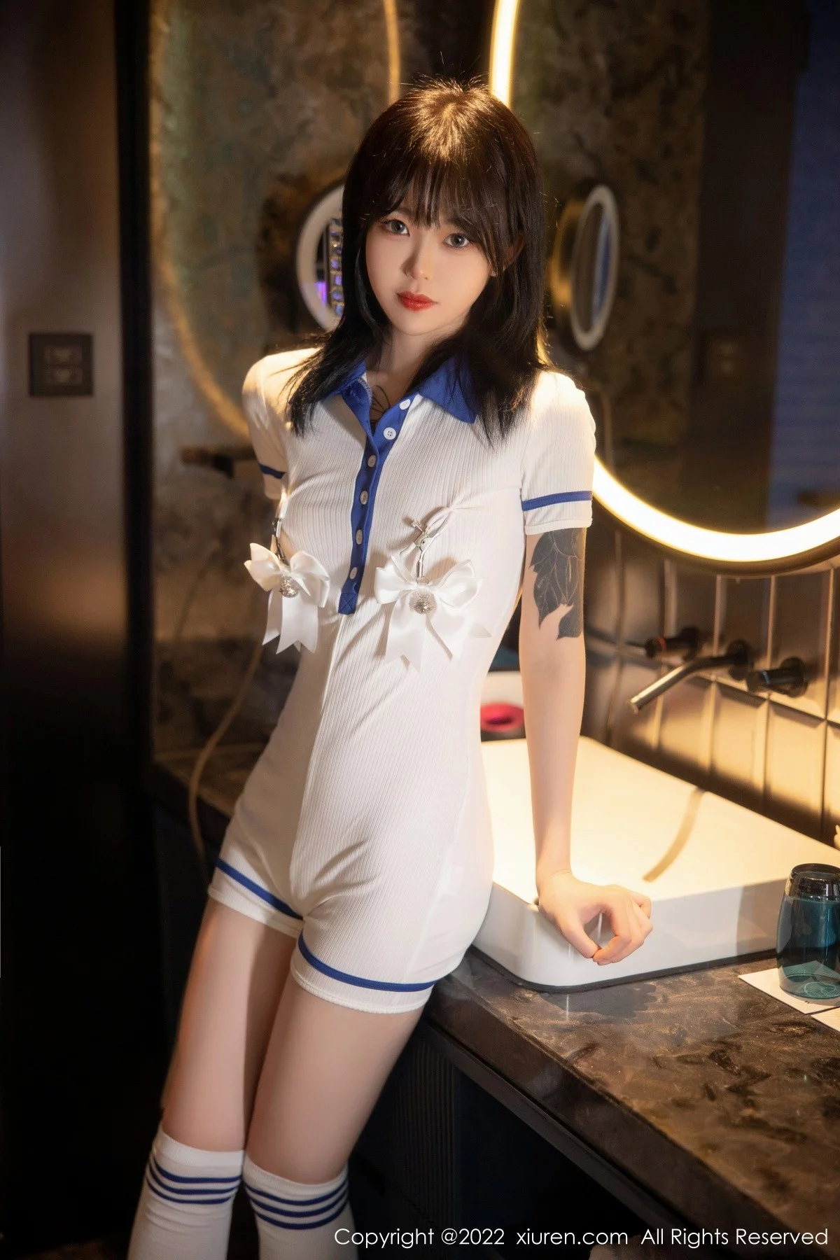 [[XiuRen秀人网]秀人网]No.5291_模特奶瓶性感白色水手服饰配白色长袜秀苗条身材迷人美腿写真88P