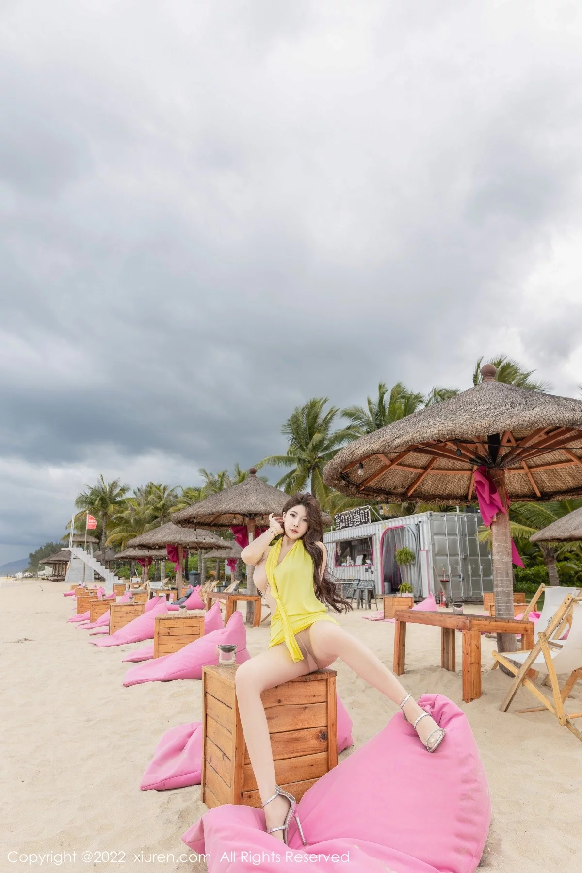 [[XiuRen秀人网]秀人网]No.5292_模特小海臀Rena万宁旅拍户外性感黄色连衣短裙秀翘臀诱惑写真66P