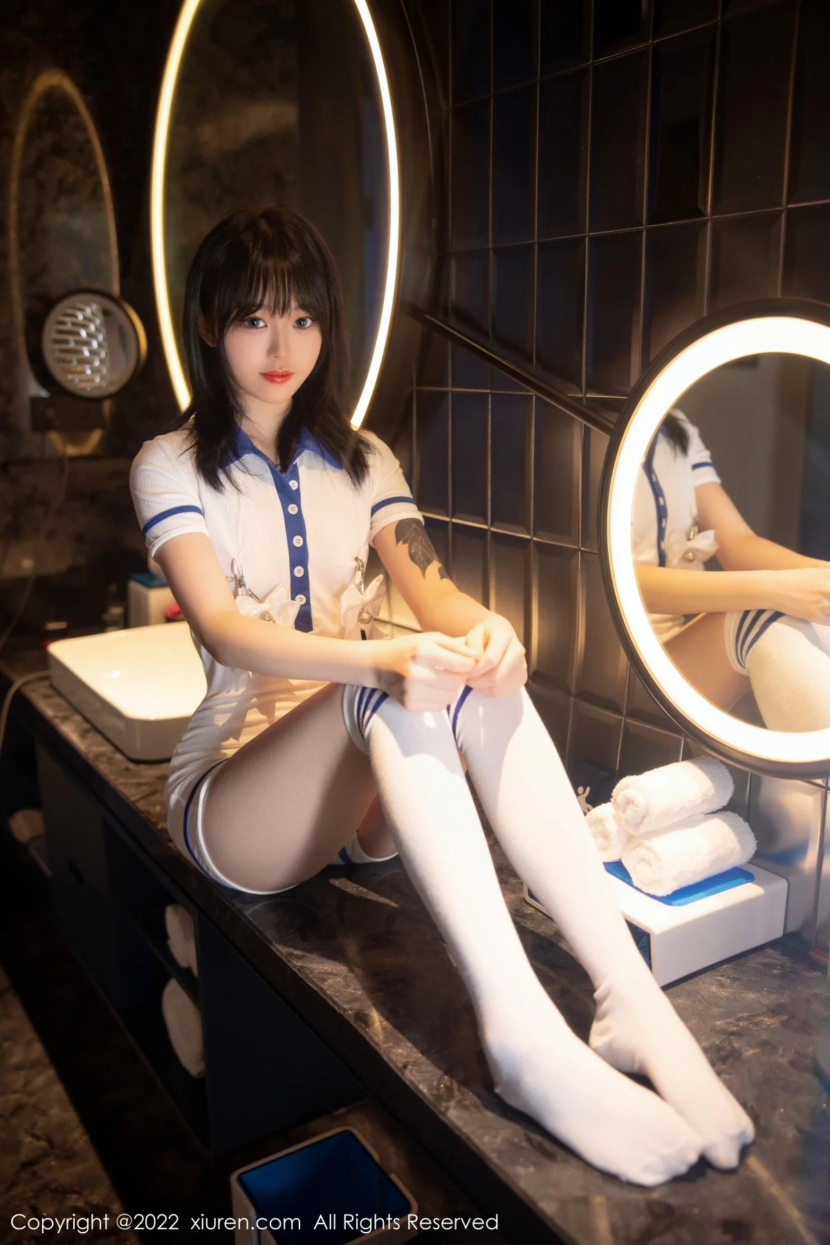 [[XiuRen秀人网]秀人网]No.5291_模特奶瓶性感白色水手服饰配白色长袜秀苗条身材迷人美腿写真88P