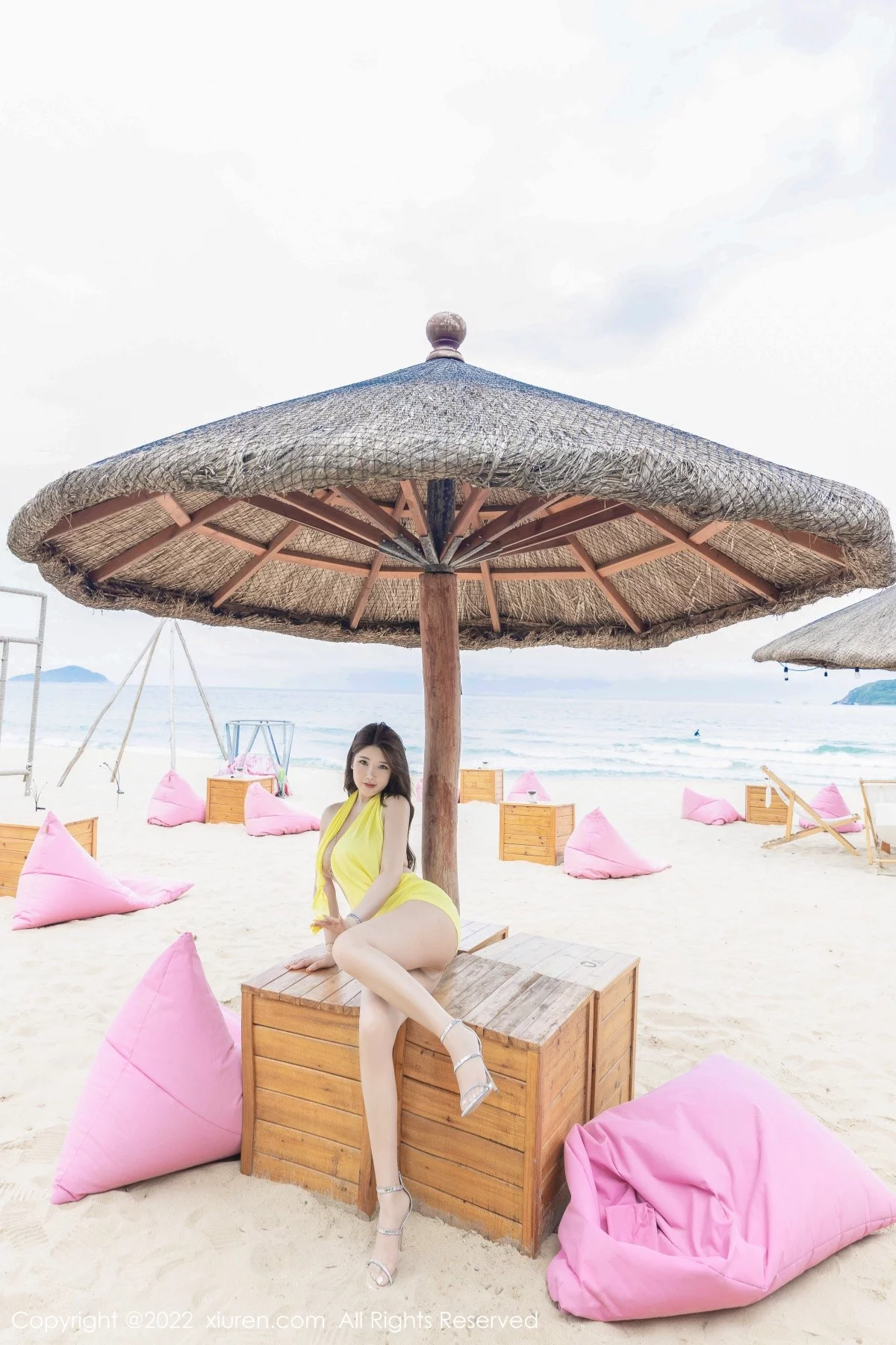 [[XiuRen秀人网]秀人网]No.5292_模特小海臀Rena万宁旅拍户外性感黄色连衣短裙秀翘臀诱惑写真66P