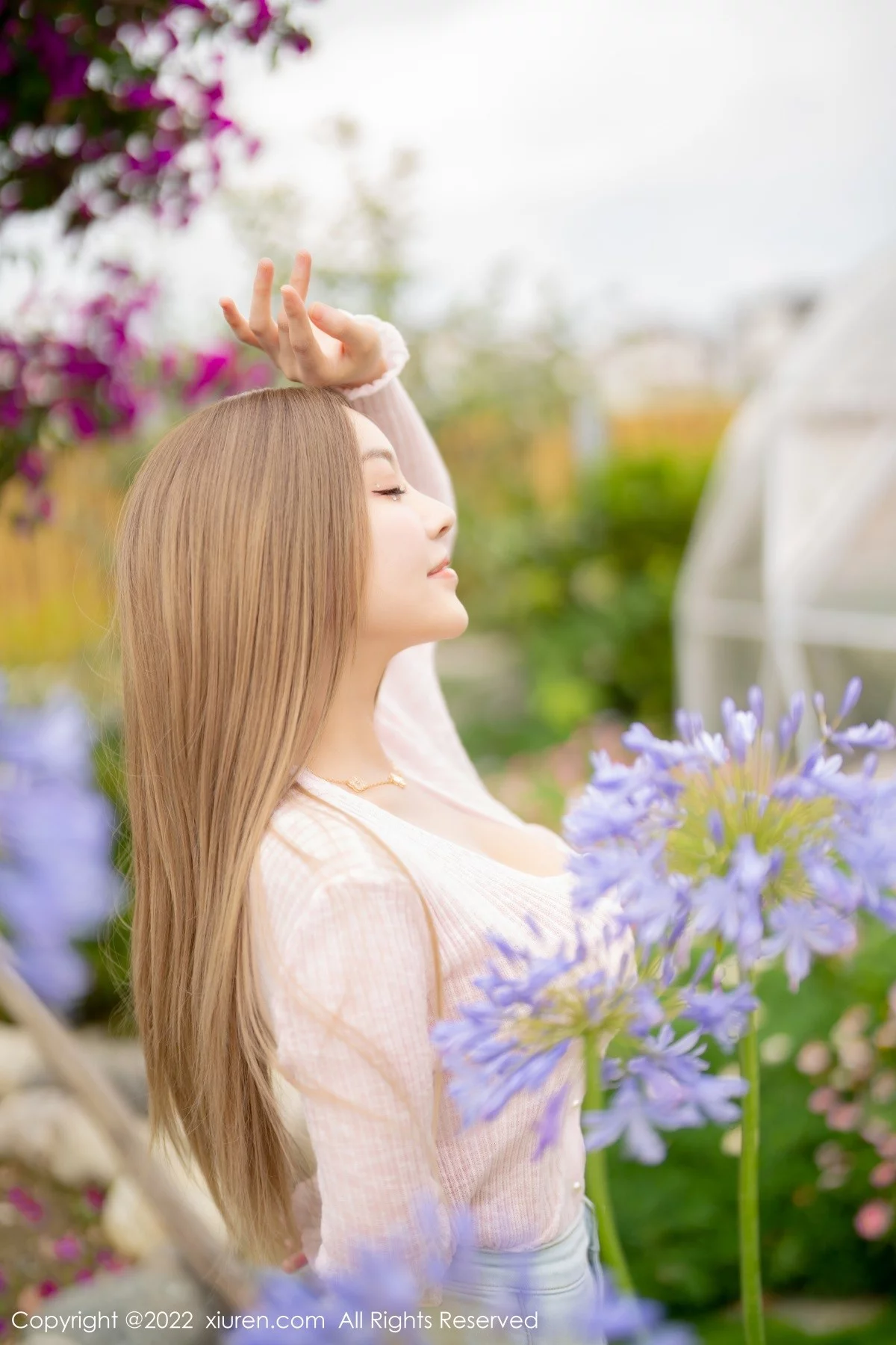 [[XiuRen秀人网]秀人网]No.5295_女神朱可儿Flora大理旅拍粉色上衣配超薄无内肉丝撩人诱惑写真71P