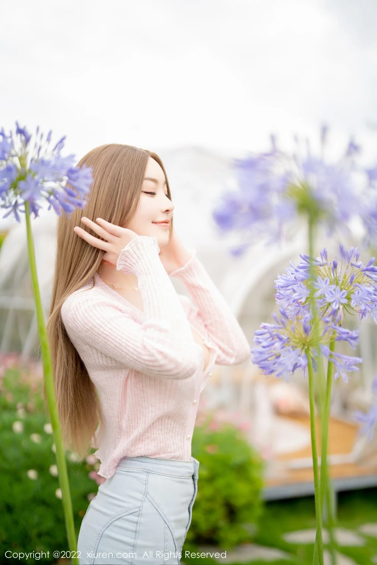 [[XiuRen秀人网]秀人网]No.5295_女神朱可儿Flora大理旅拍粉色上衣配超薄无内肉丝撩人诱惑写真71P