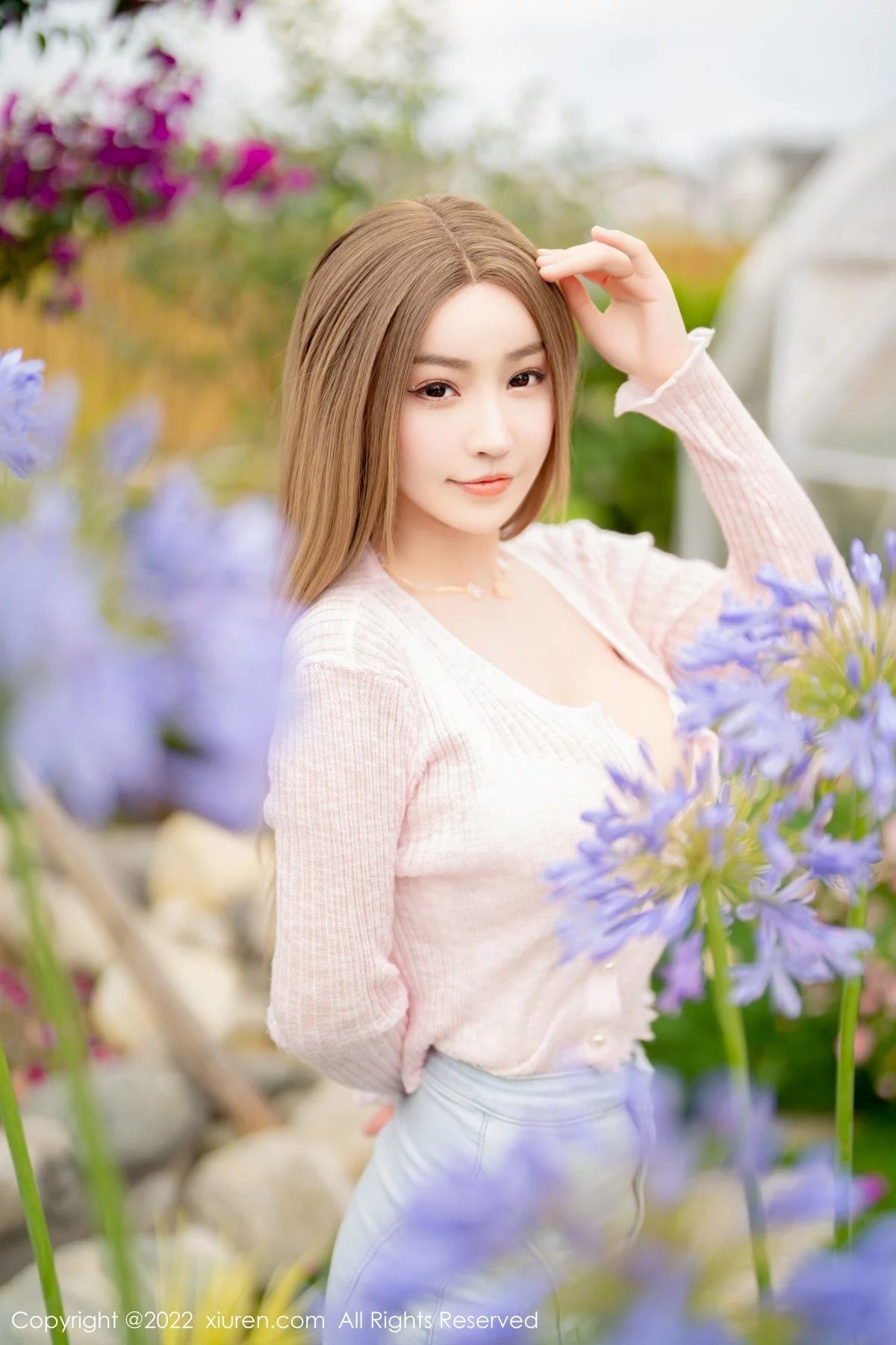 [[XiuRen秀人网]秀人网]No.5295_女神朱可儿Flora大理旅拍粉色上衣配超薄无内肉丝撩人诱惑写真71P