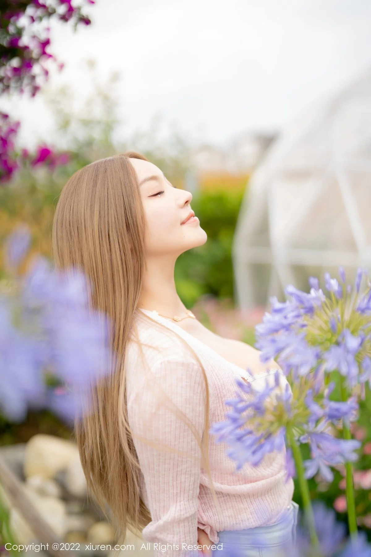 [[XiuRen秀人网]秀人网]No.5295_女神朱可儿Flora大理旅拍粉色上衣配超薄无内肉丝撩人诱惑写真71P