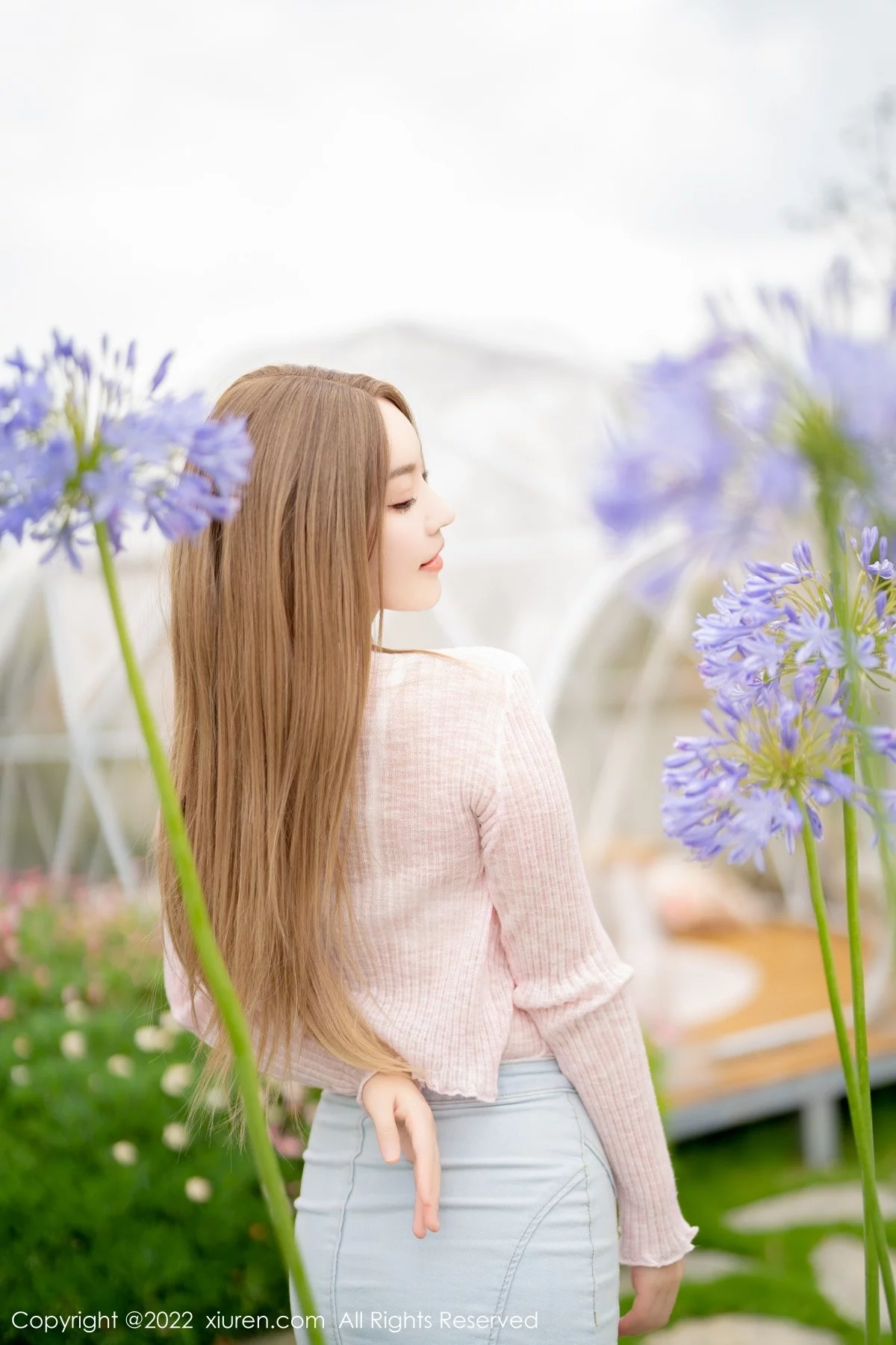 [[XiuRen秀人网]秀人网]No.5295_女神朱可儿Flora大理旅拍粉色上衣配超薄无内肉丝撩人诱惑写真71P