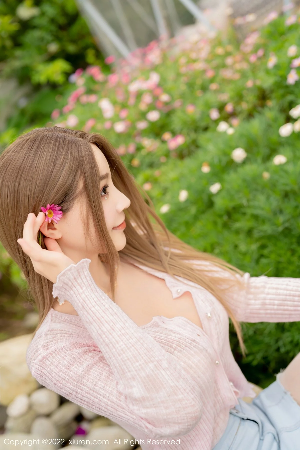 [[XiuRen秀人网]秀人网]No.5295_女神朱可儿Flora大理旅拍粉色上衣配超薄无内肉丝撩人诱惑写真71P