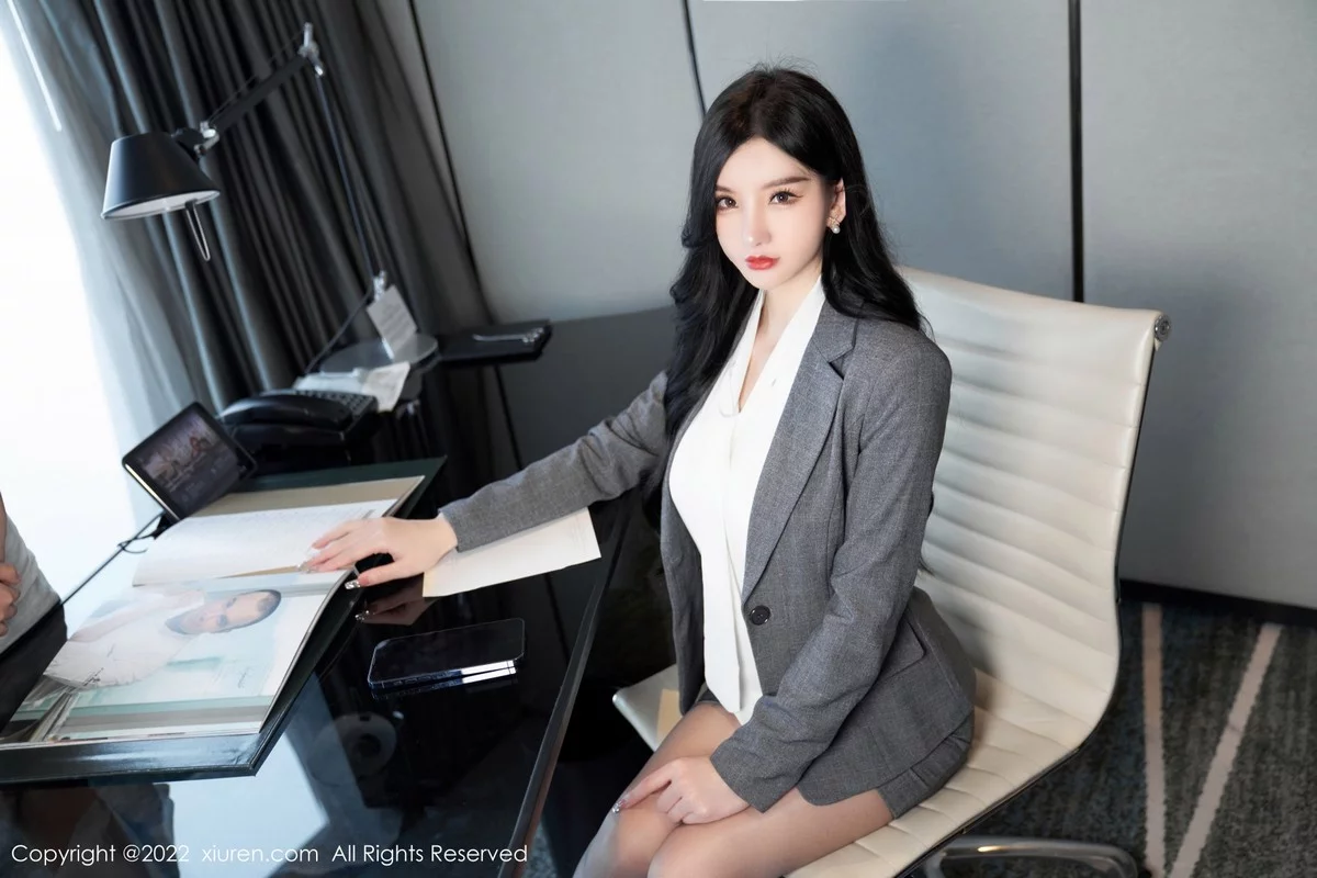 [[XiuRen秀人网]秀人网]No.5177_女神周于希Sally心愿旅拍性感职业装+黑色情趣服饰完美诱惑写真81P