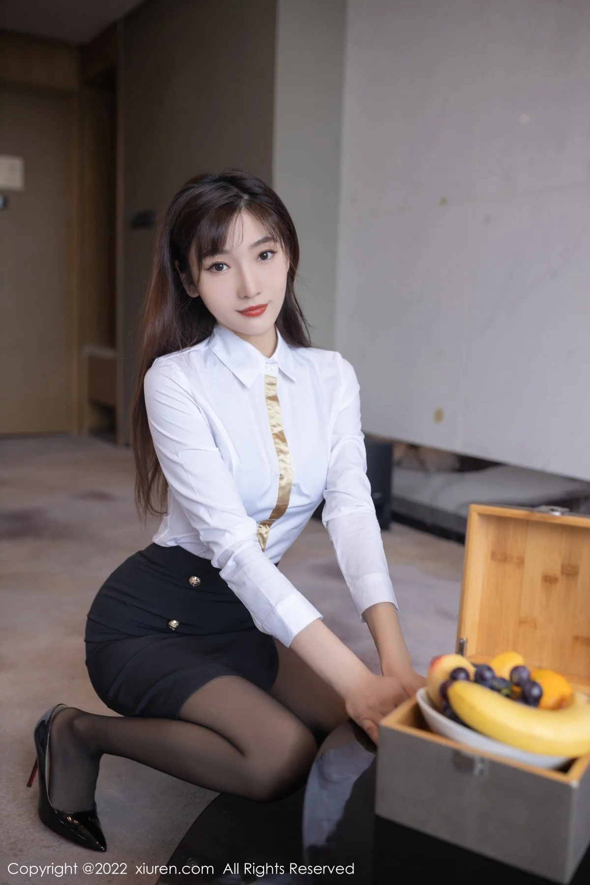 [[XiuRen秀人网]秀人网]No.5183_模特陆萱萱广州-云南旅拍角色扮演性感内衣配无内黑丝诱惑写真73P