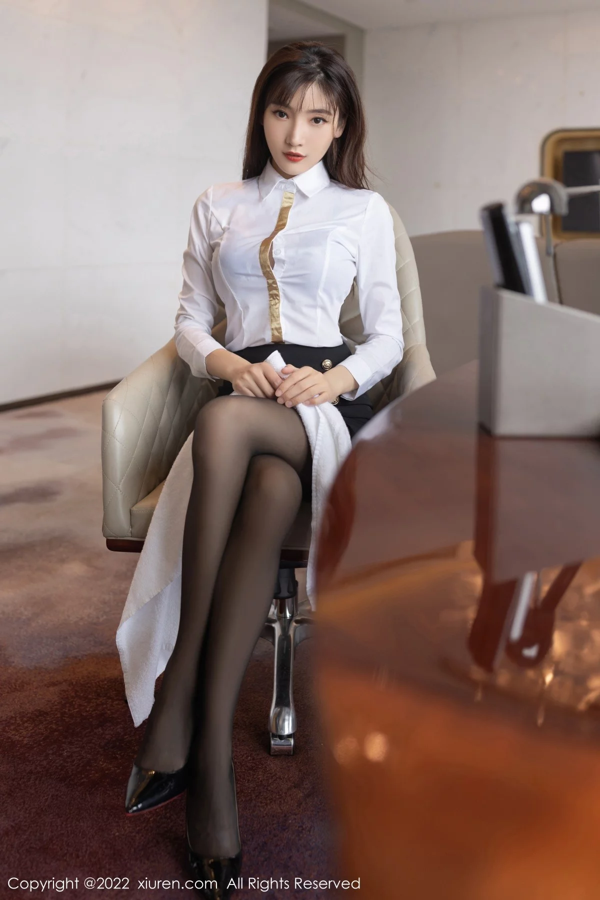 [[XiuRen秀人网]秀人网]No.5183_模特陆萱萱广州-云南旅拍角色扮演性感内衣配无内黑丝诱惑写真73P