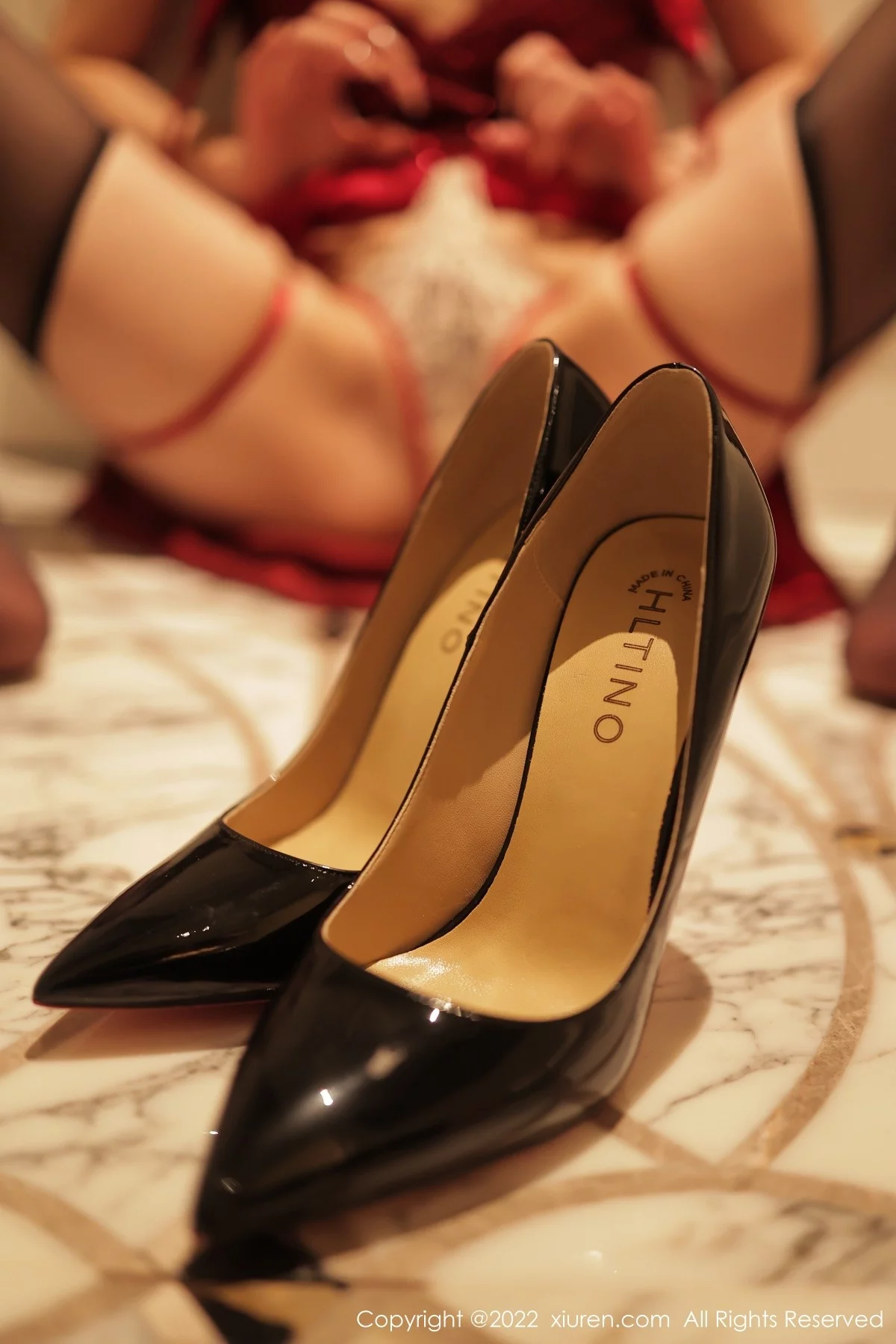 [[XiuRen秀人网]秀人网]No.5178_模特李雅柔澳门旅拍私房脱暗红色吊带长裙露情趣内衣诱惑写真60P