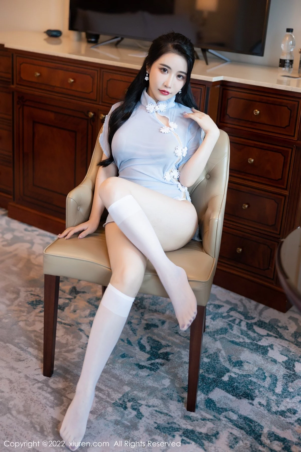 [[XiuRen秀人网]秀人网]No.5181_女神Cherry樱桃酱厦门旅拍浅蓝色轻透旗袍配白色丝袜诱惑写真80P