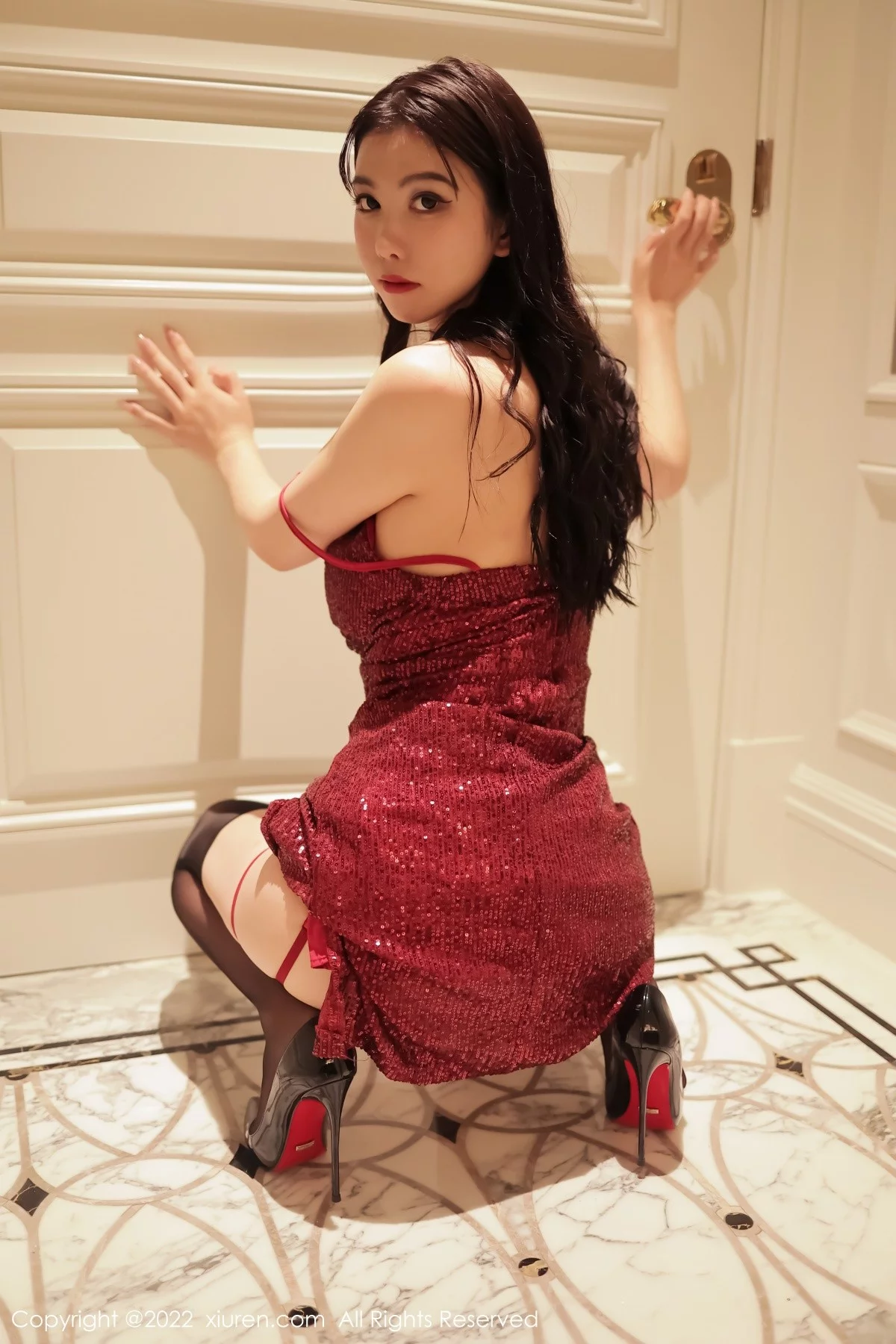 [[XiuRen秀人网]秀人网]No.5178_模特李雅柔澳门旅拍私房脱暗红色吊带长裙露情趣内衣诱惑写真60P