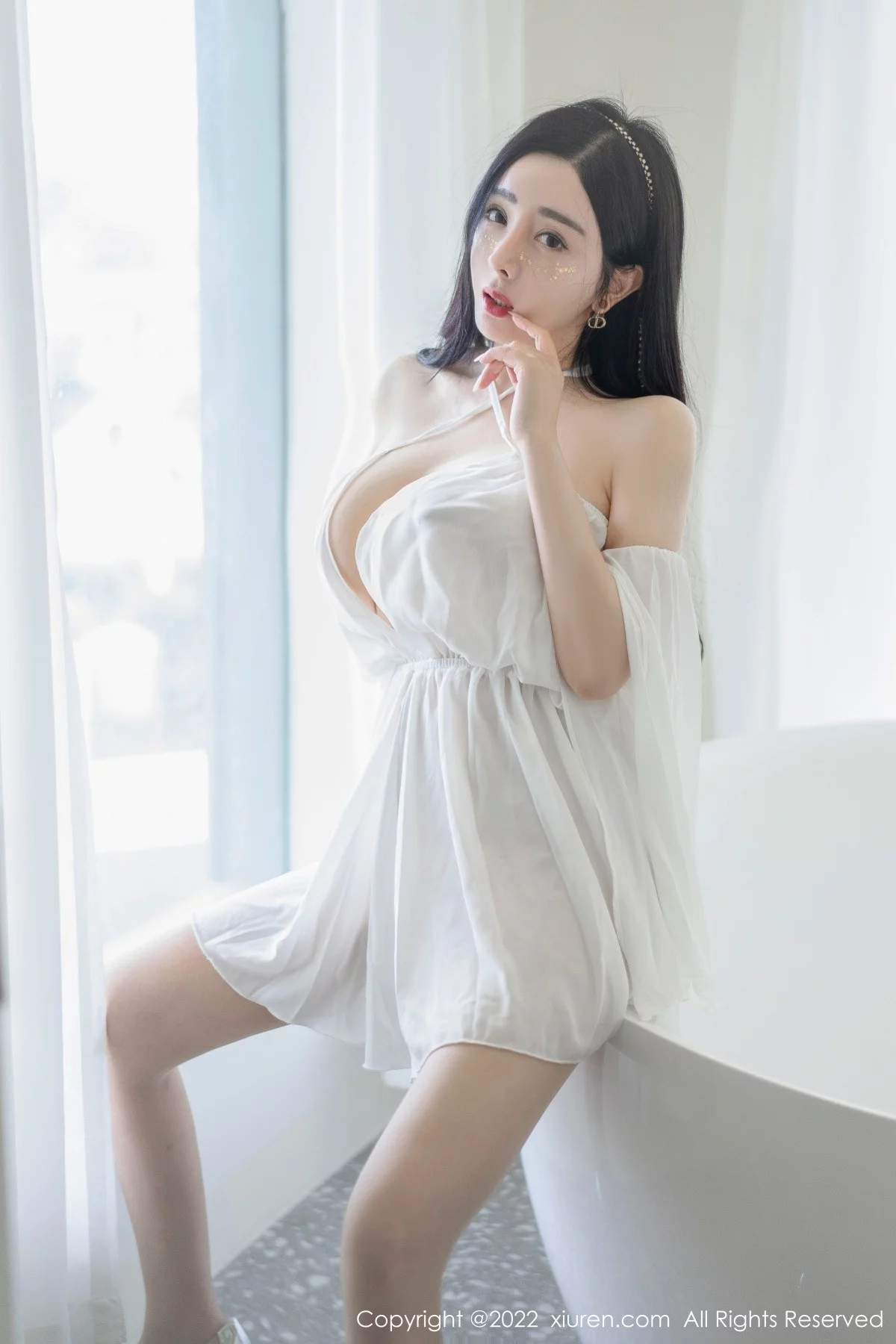 [[XiuRen秀人网]秀人网]No.5188_模特允爾云南心愿旅拍浴室白色轻透服饰湿身秀丰满身材诱惑写真51P