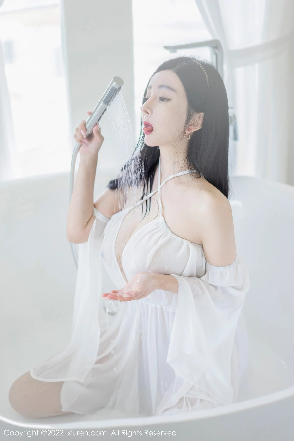 [[XiuRen秀人网]秀人网]No.5188_模特允爾云南心愿旅拍浴室白色轻透服饰湿身秀丰满身材诱惑写真51P