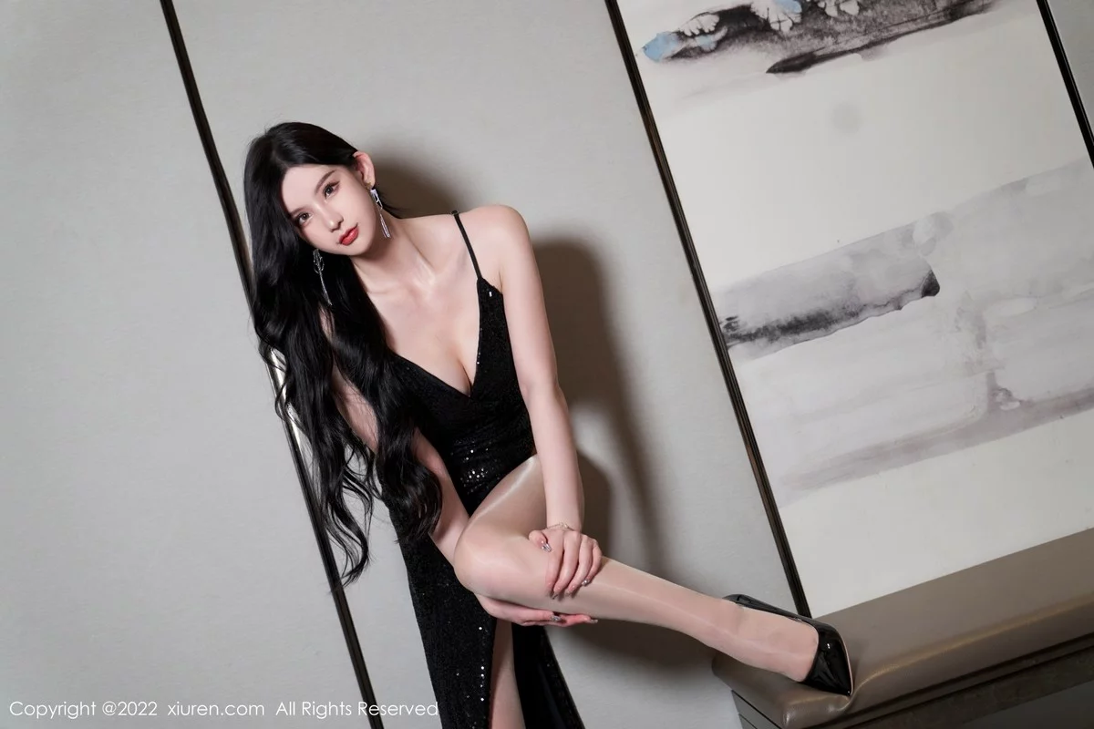 [[XiuRen秀人网]秀人网]No.5190_女神周于希Sally心愿旅拍黑色闪亮吊带长裙配超薄肉丝诱惑写真90P