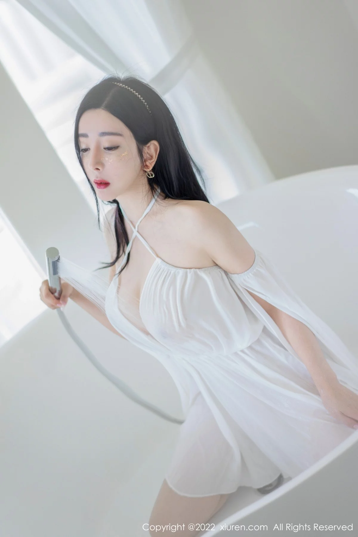 [[XiuRen秀人网]秀人网]No.5188_模特允爾云南心愿旅拍浴室白色轻透服饰湿身秀丰满身材诱惑写真51P