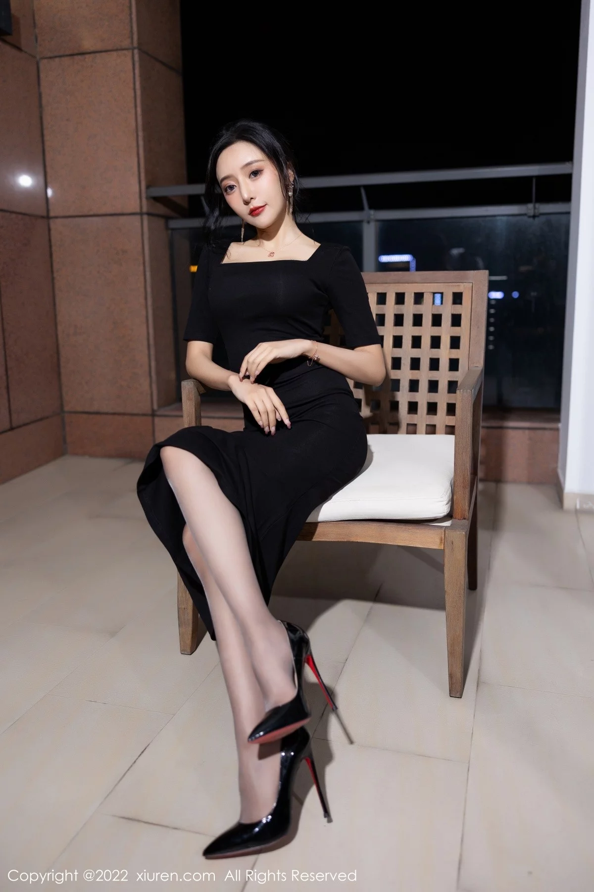 [[XiuRen秀人网]秀人网]No.5187_女神王馨瑶yanni半脱连衣裙露性感蕾丝内衣秀完美身材诱惑写真60P